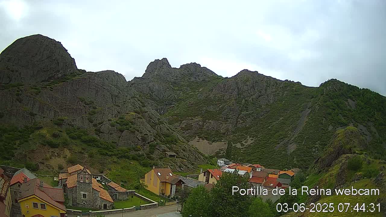 Picos de Europa National Park from Portilla de la Reina Village Live Cam - León, Castila&Leon, Spain
