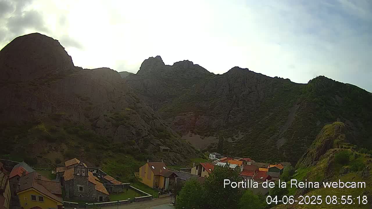 Picos de Europa National Park from Portilla de la Reina Village Live Cam - León, Castila&Leon, Spain