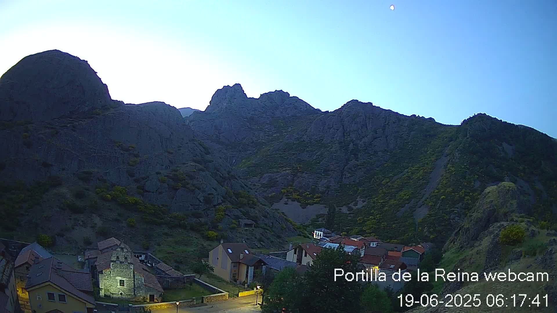 Picos de Europa National Park from Portilla de la Reina Village Live Cam - León, Castila&Leon, Spain
