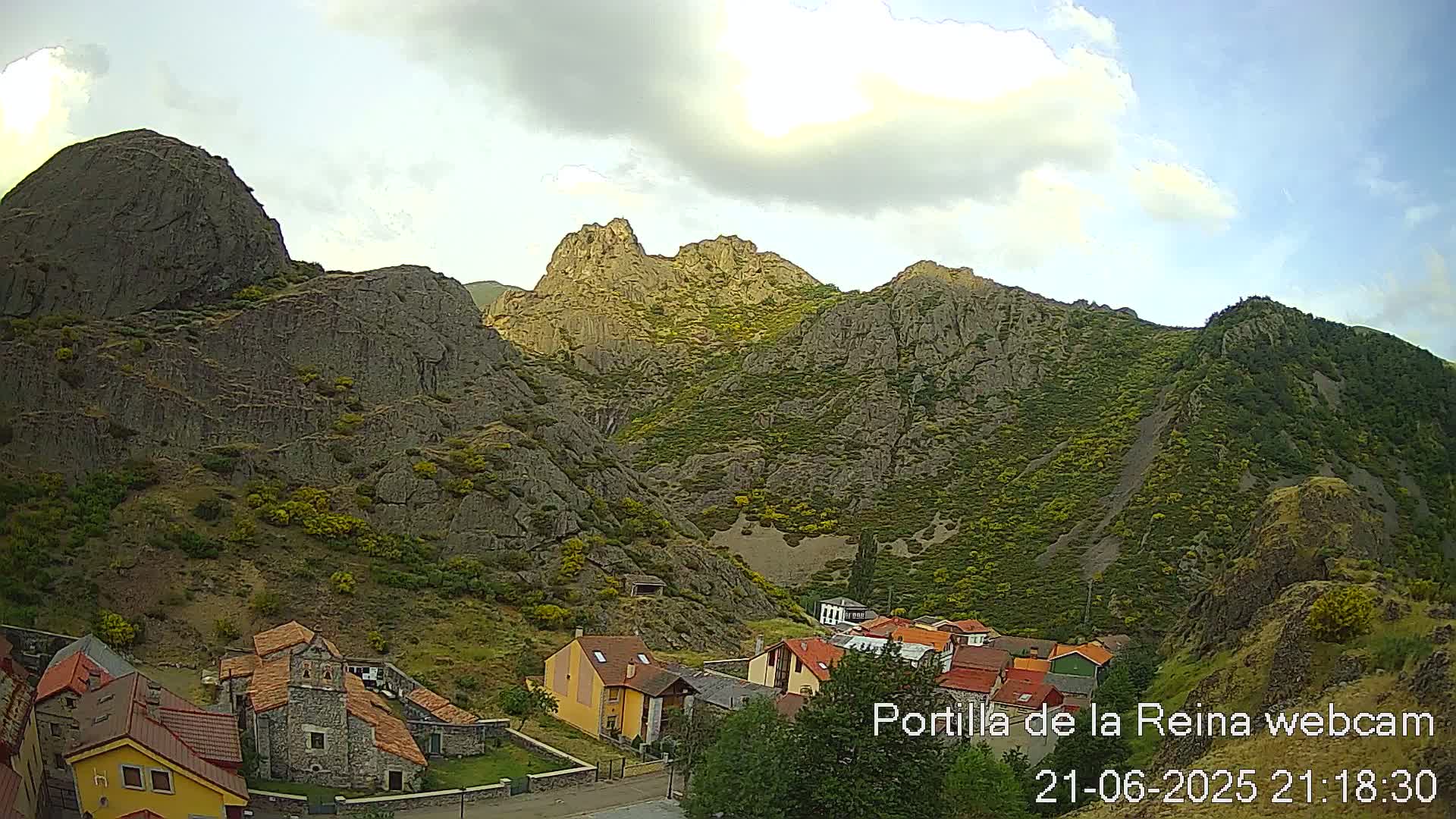 Picos de Europa National Park from Portilla de la Reina Village Live Cam - León, Castila&Leon, Spain