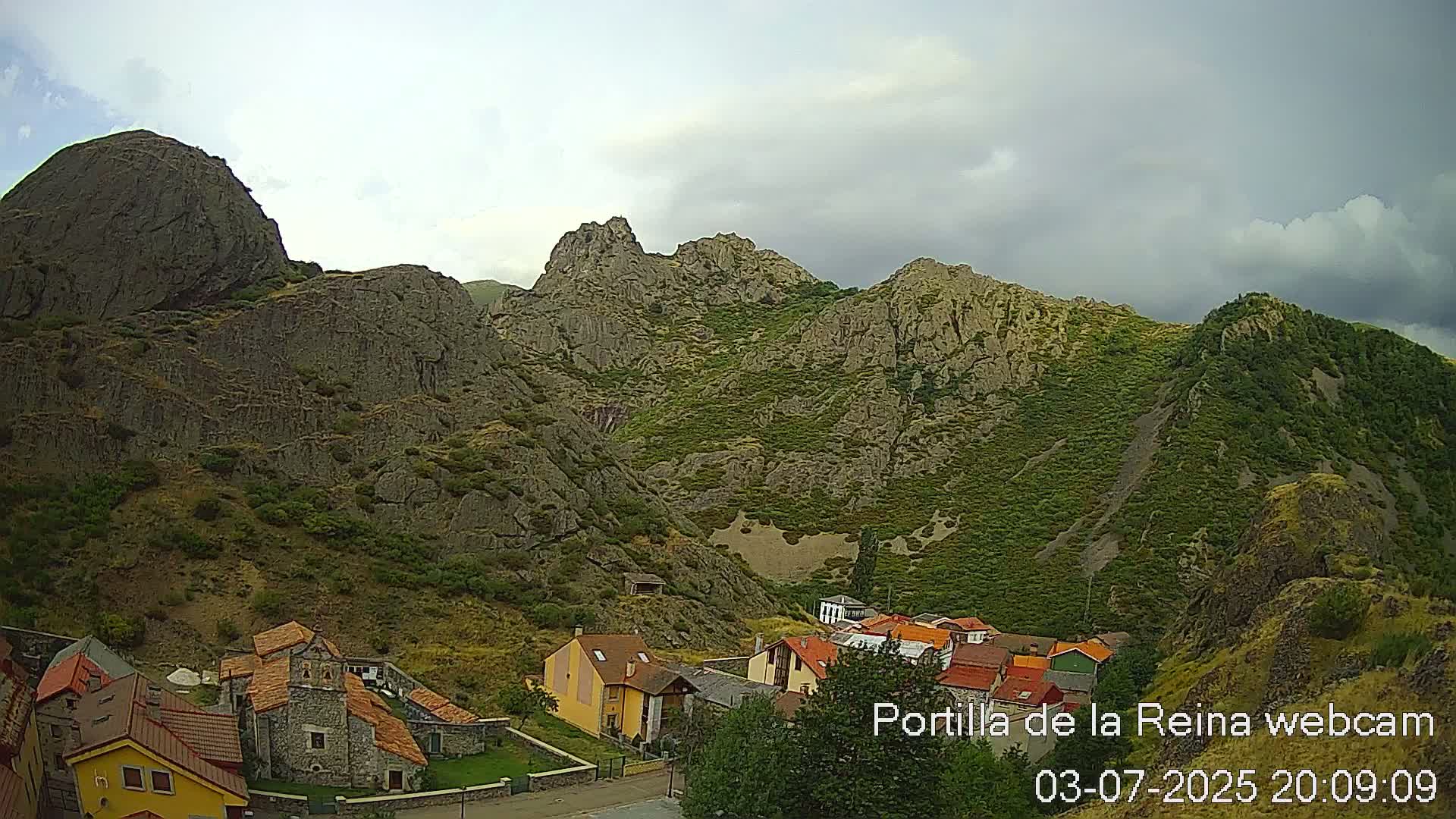 Picos de Europa National Park from Portilla de la Reina Village Live Cam - León, Castila&Leon, Spain