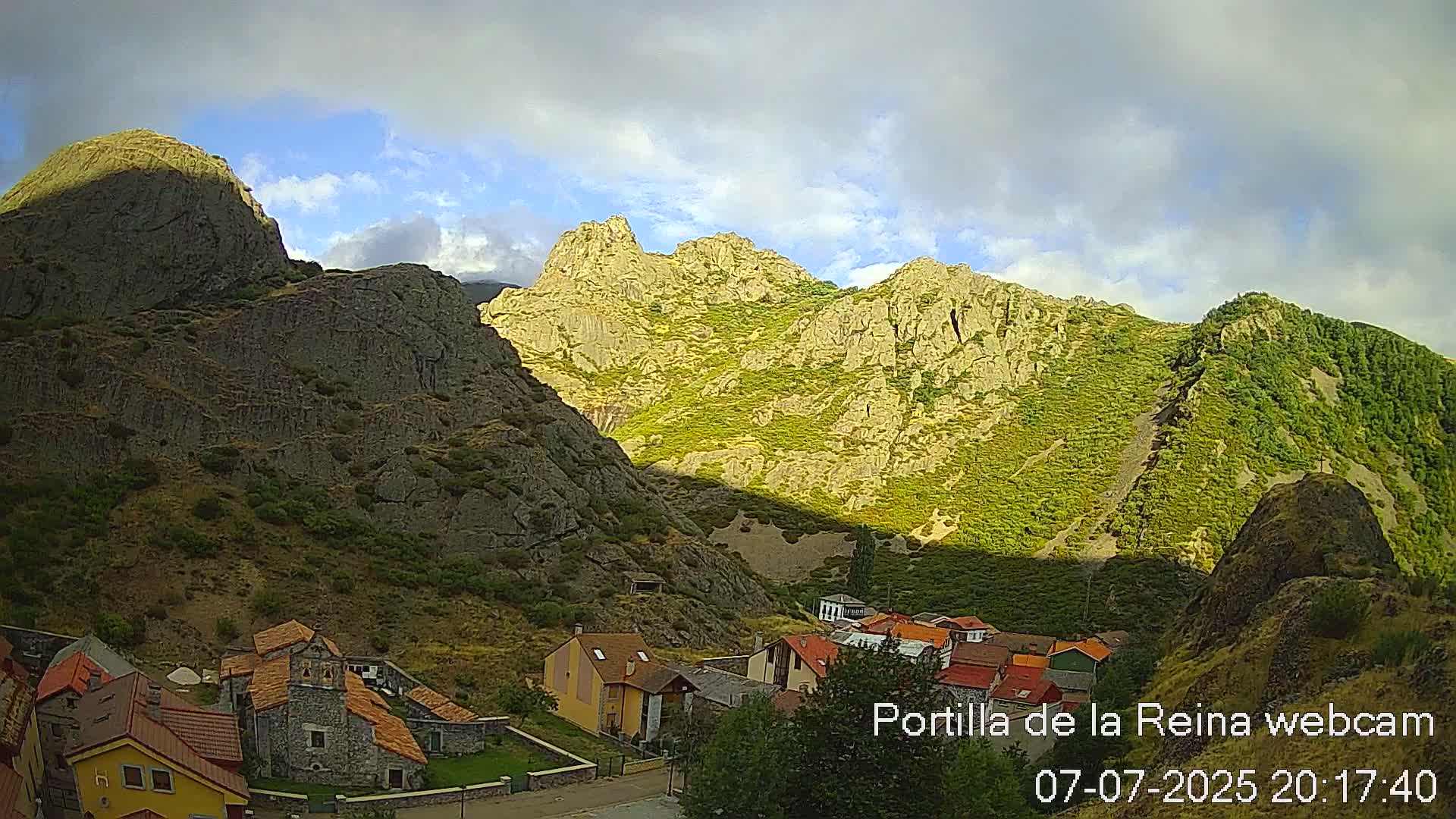 Picos de Europa National Park from Portilla de la Reina Village Live Cam - León, Castila&Leon, Spain