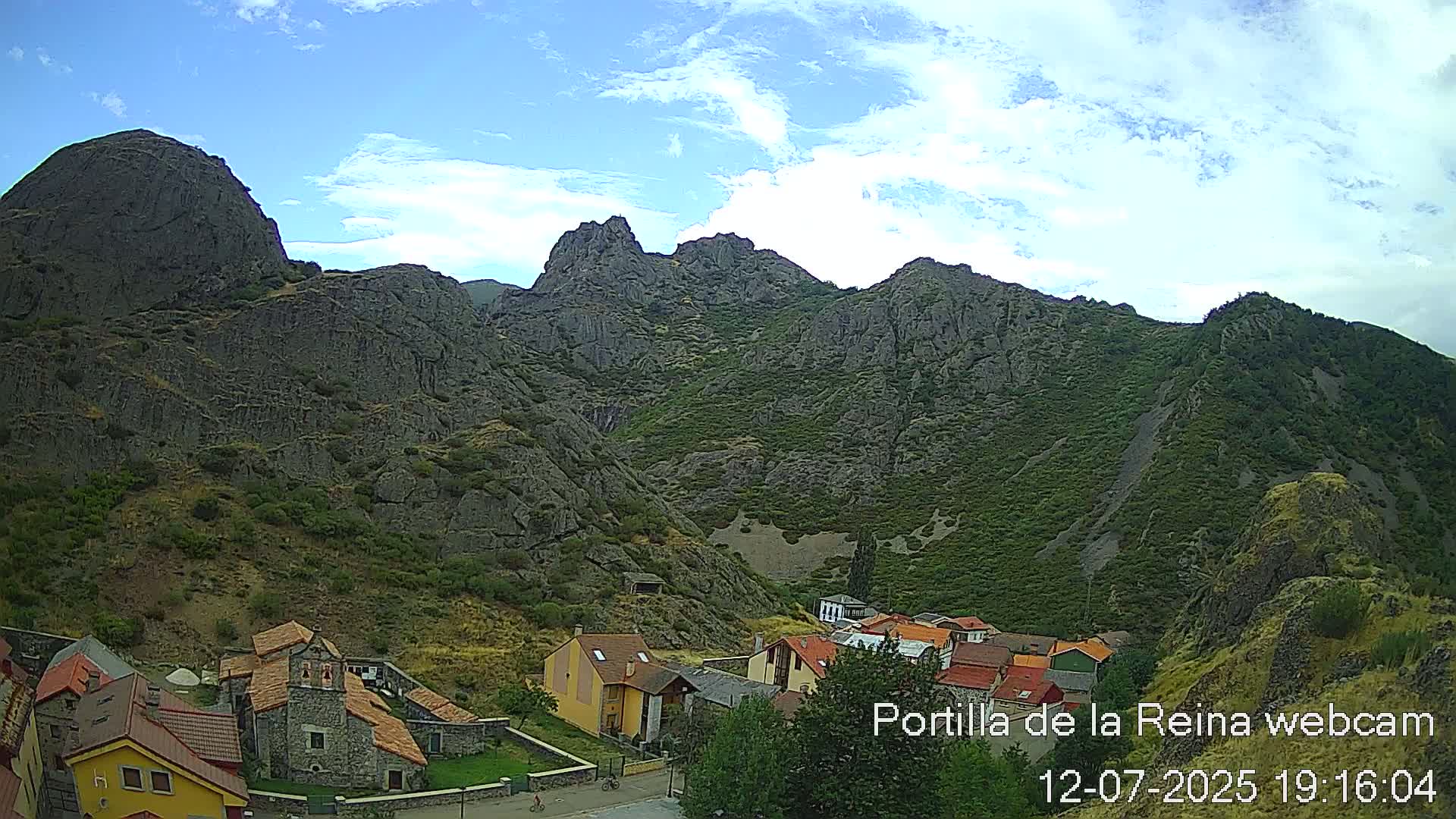 Picos de Europa National Park from Portilla de la Reina Village Live Cam - León, Castila&Leon, Spain