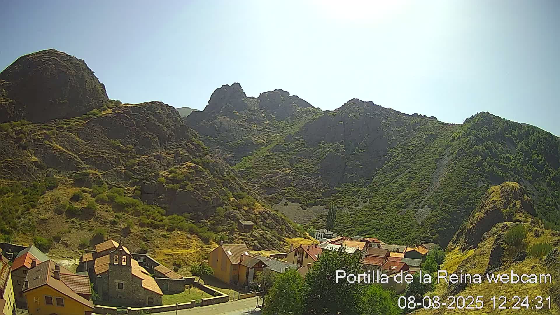 Picos de Europa National Park from Portilla de la Reina Village Live Cam - León, Castila&Leon, Spain