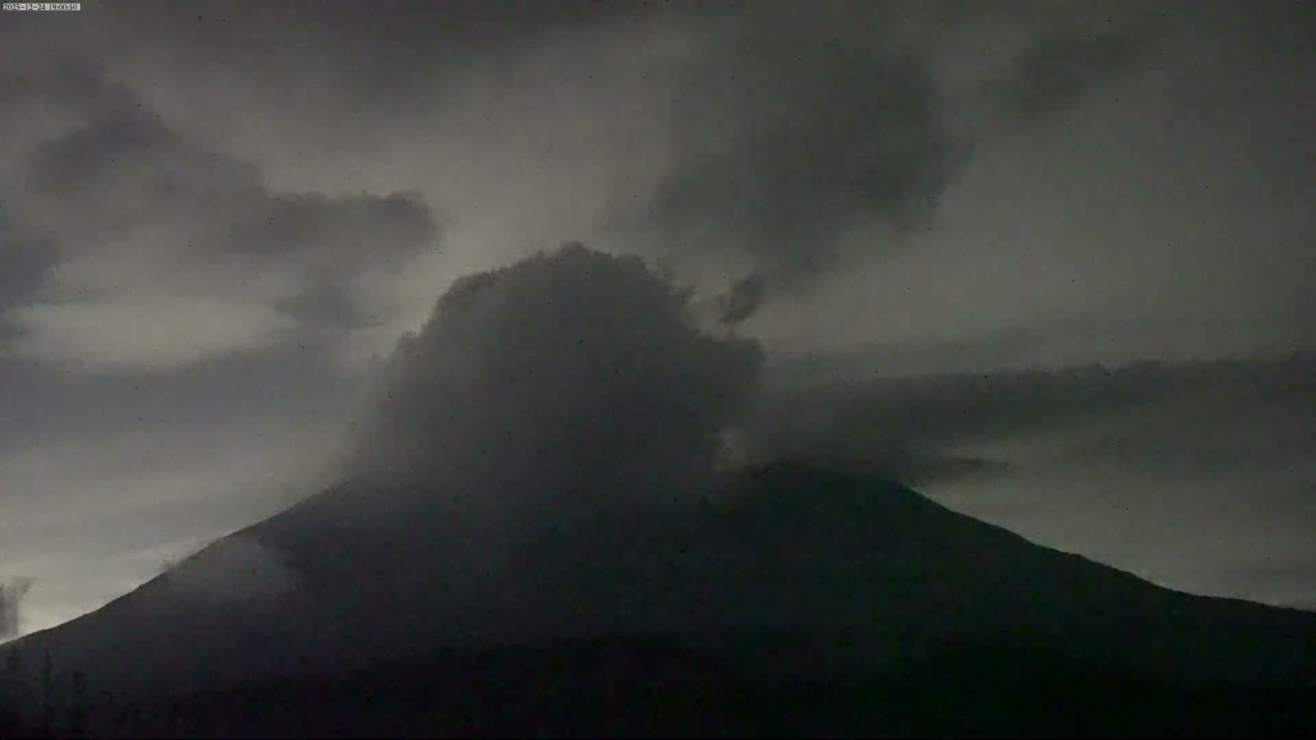 Kagoshima, Sakurajima Living Volcano ( 鹿児島・桜島 生きた火山 ) Live Cam - Kurokamicho, Kagoshima, Kagoshima Prefecture, Kyushu, Japan