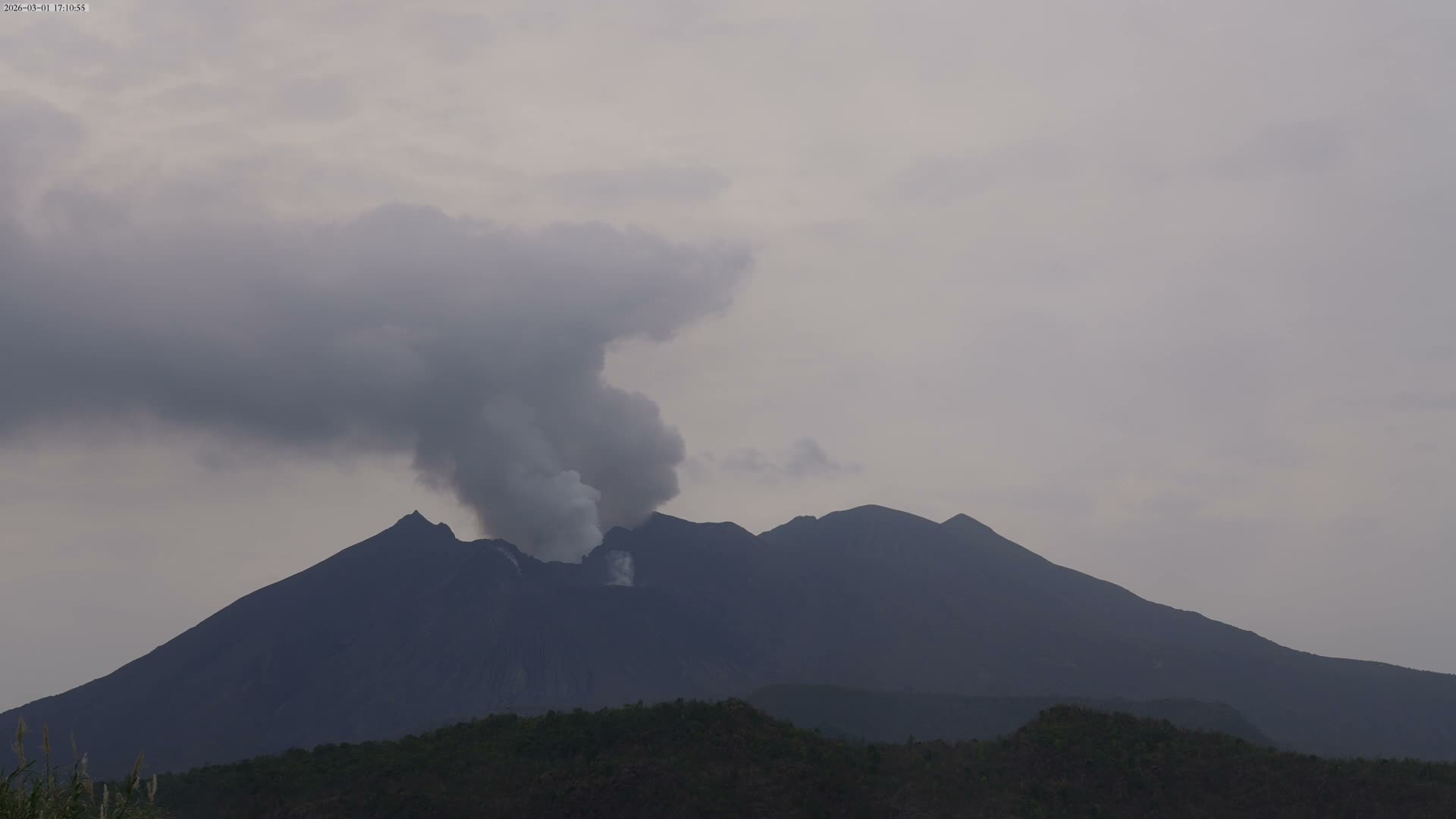 Kagoshima, Sakurajima Living Volcano ( 鹿児島・桜島 生きた火山 ) Live Cam - Kurokamicho, Kagoshima, Kagoshima Prefecture, Kyushu, Japan