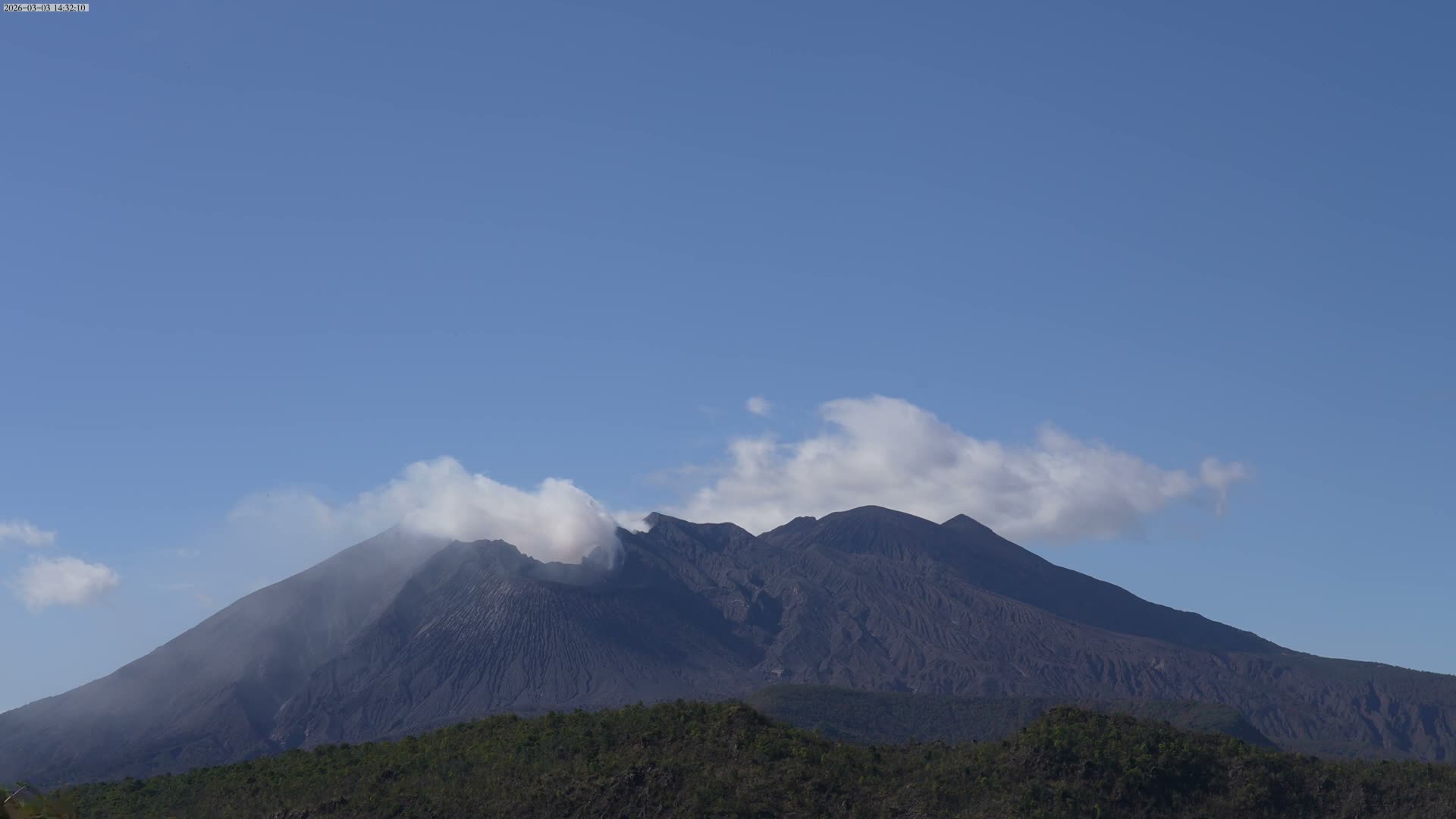 Kagoshima, Sakurajima Living Volcano ( 鹿児島・桜島 生きた火山 ) Live Cam - Kurokamicho, Kagoshima, Kagoshima Prefecture, Kyushu, Japan