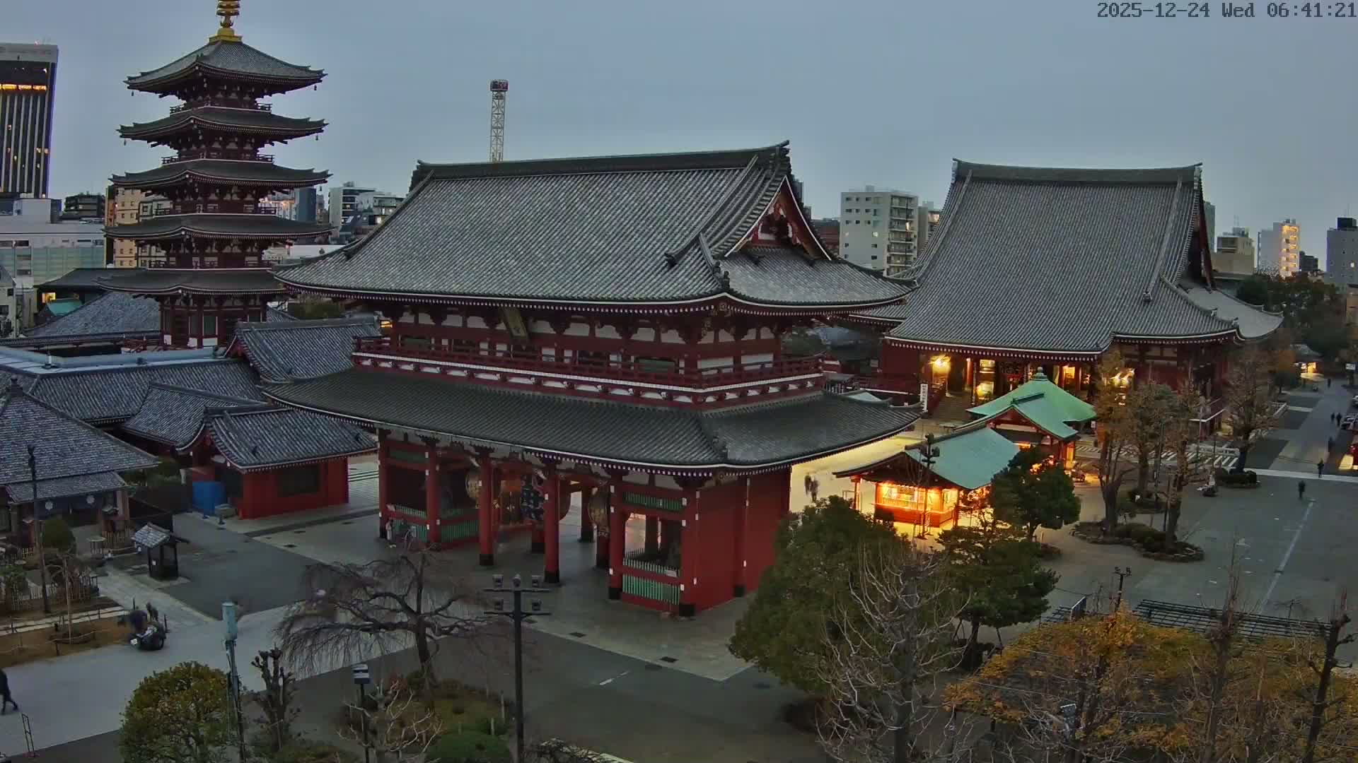 Tokyo, Sensoji Temple from Hozomon Gate Live Cam - 2 Chome, Asakusa, Taito-ku, Tokyo, Kantō, Honshu, Japan