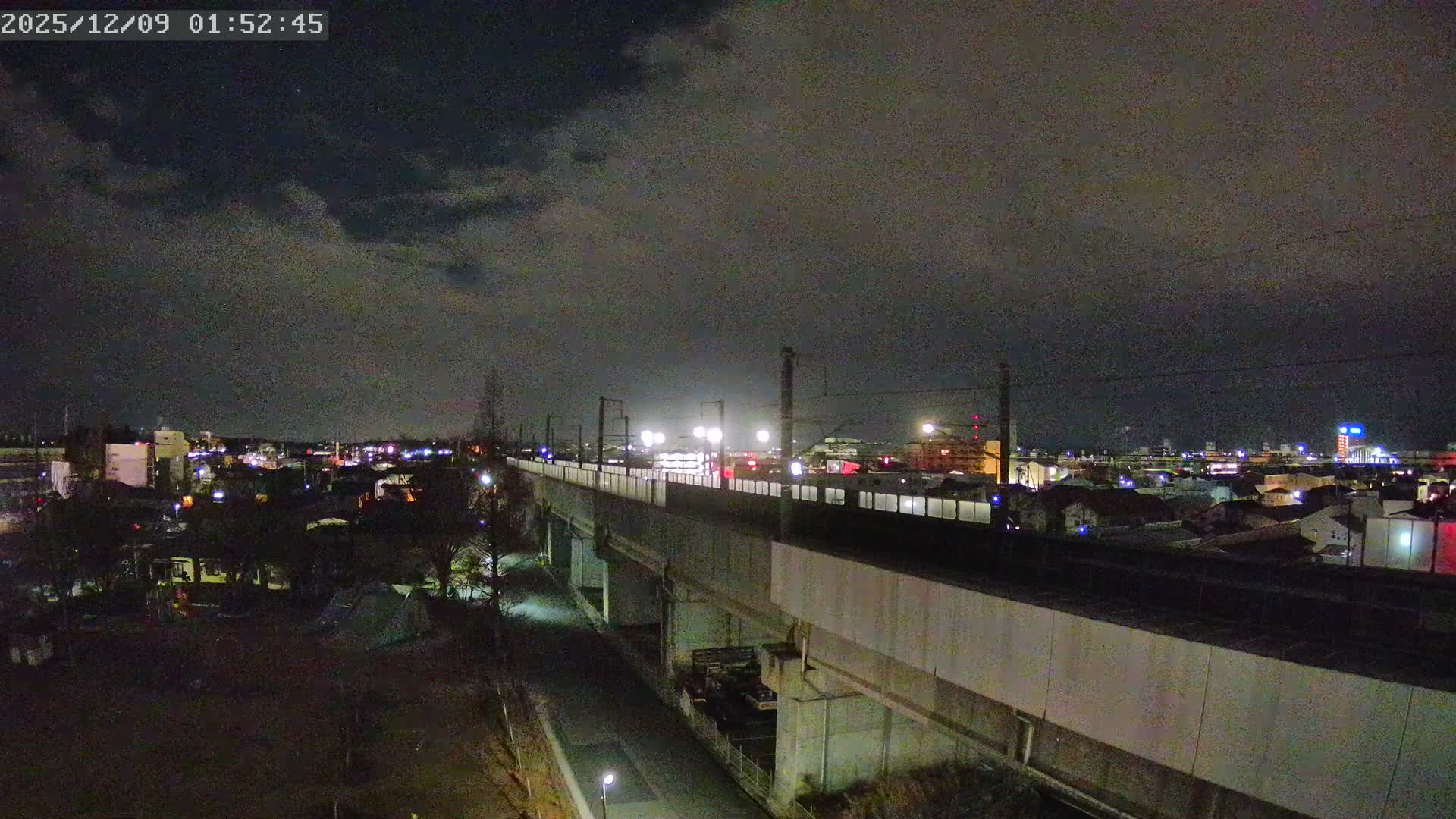 Koriyama City Skyline & Tonoku / Akita Shinkansen ( Bullet Train ) Viaduct ( 郡山市街のスカイラインと東濃・秋田新幹線高架橋 ) Live Cam - 2 Chome, Asakamachi Hidenoyama, Koriyama, Fukuşima, Tōhoku, Honshu, Japan