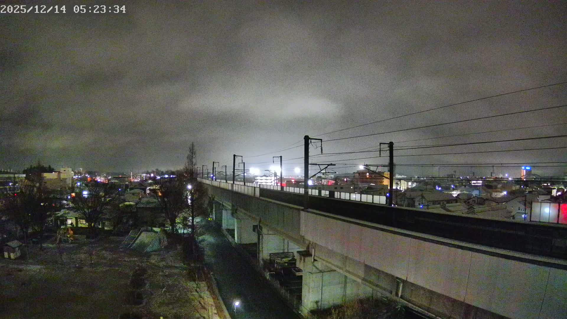 Koriyama City Skyline & Tonoku / Akita Shinkansen ( Bullet Train ) Viaduct ( 郡山市街のスカイラインと東濃・秋田新幹線高架橋 ) Live Cam - 2 Chome, Asakamachi Hidenoyama, Koriyama, Fukuşima, Tōhoku, Honshu, Japan