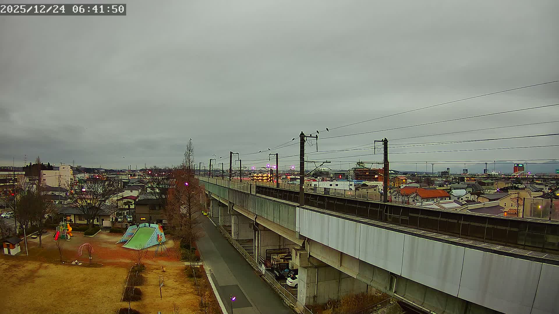 Koriyama City Skyline & Tonoku / Akita Shinkansen ( Bullet Train ) Viaduct ( 郡山市街のスカイラインと東濃・秋田新幹線高架橋 ) Live Cam - 2 Chome, Asakamachi Hidenoyama, Koriyama, Fukuşima, Tōhoku, Honshu, Japan