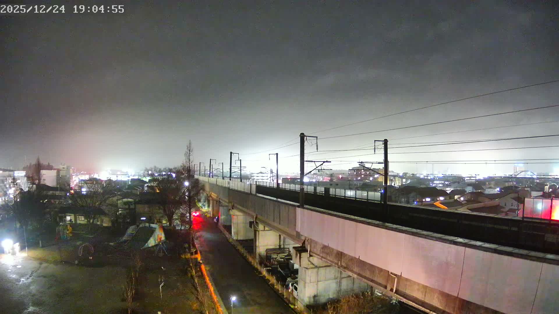 Koriyama City Skyline & Tonoku / Akita Shinkansen ( Bullet Train ) Viaduct ( 郡山市街のスカイラインと東濃・秋田新幹線高架橋 ) Live Cam - 2 Chome, Asakamachi Hidenoyama, Koriyama, Fukuşima, Tōhoku, Honshu, Japan