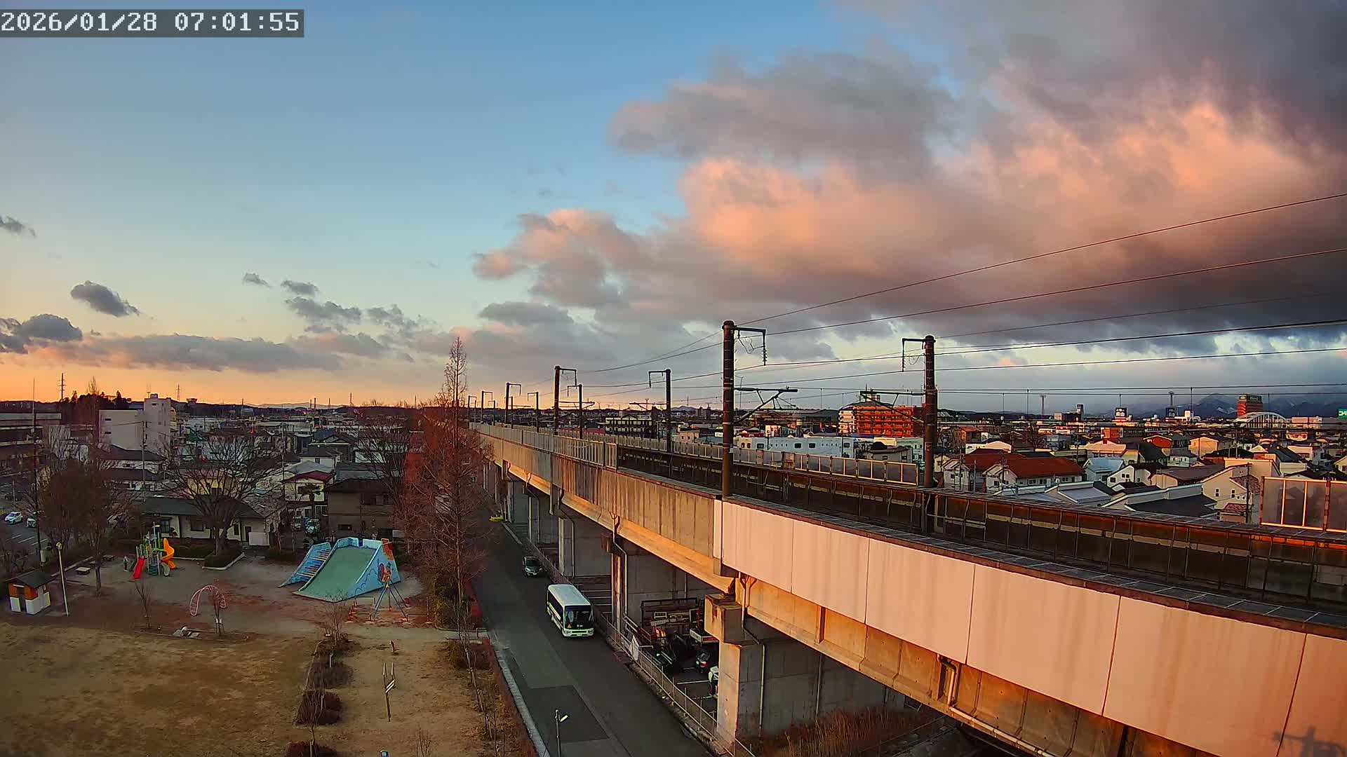 Koriyama City Skyline & Tonoku / Akita Shinkansen ( Bullet Train ) Viaduct ( 郡山市街のスカイラインと東濃・秋田新幹線高架橋 ) Live Cam - 2 Chome, Asakamachi Hidenoyama, Koriyama, Fukuşima, Tōhoku, Honshu, Japan
