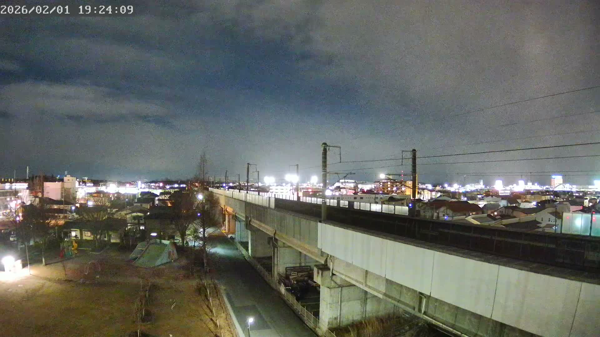 Koriyama City Skyline & Tonoku / Akita Shinkansen ( Bullet Train ) Viaduct ( 郡山市街のスカイラインと東濃・秋田新幹線高架橋 ) Live Cam - 2 Chome, Asakamachi Hidenoyama, Koriyama, Fukuşima, Tōhoku, Honshu, Japan