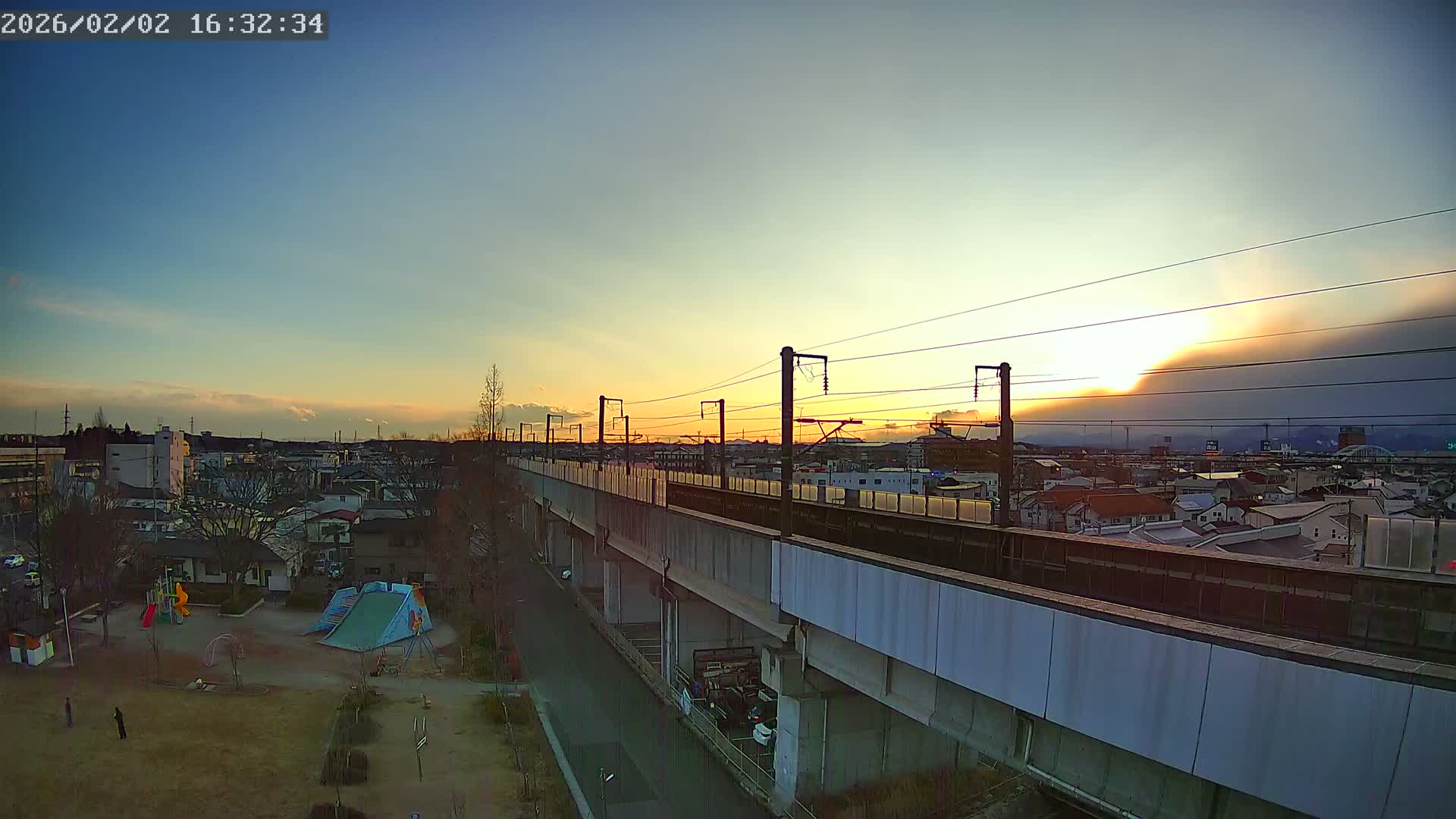 Koriyama City Skyline & Tonoku / Akita Shinkansen ( Bullet Train ) Viaduct ( 郡山市街のスカイラインと東濃・秋田新幹線高架橋 ) Live Cam - 2 Chome, Asakamachi Hidenoyama, Koriyama, Fukuşima, Tōhoku, Honshu, Japan