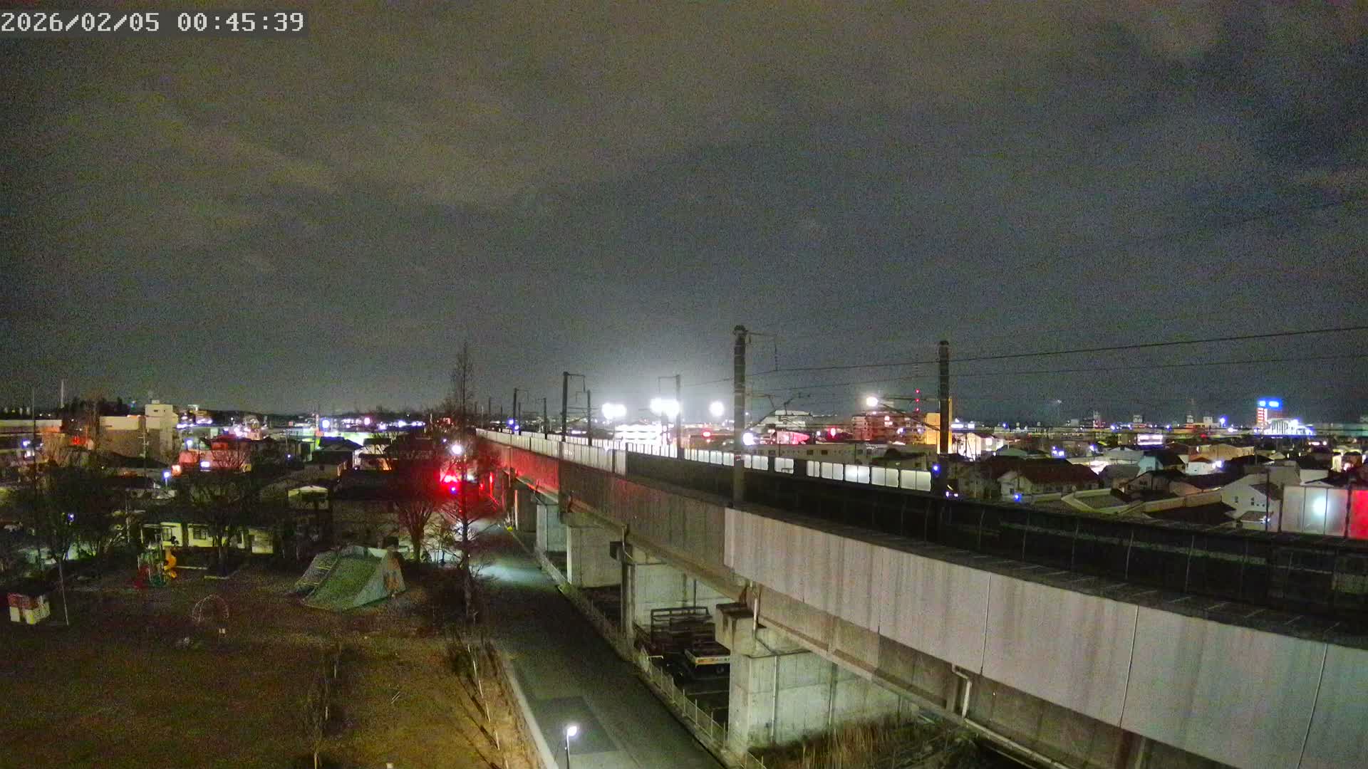 Koriyama City Skyline & Tonoku / Akita Shinkansen ( Bullet Train ) Viaduct ( 郡山市街のスカイラインと東濃・秋田新幹線高架橋 ) Live Cam - 2 Chome, Asakamachi Hidenoyama, Koriyama, Fukuşima, Tōhoku, Honshu, Japan