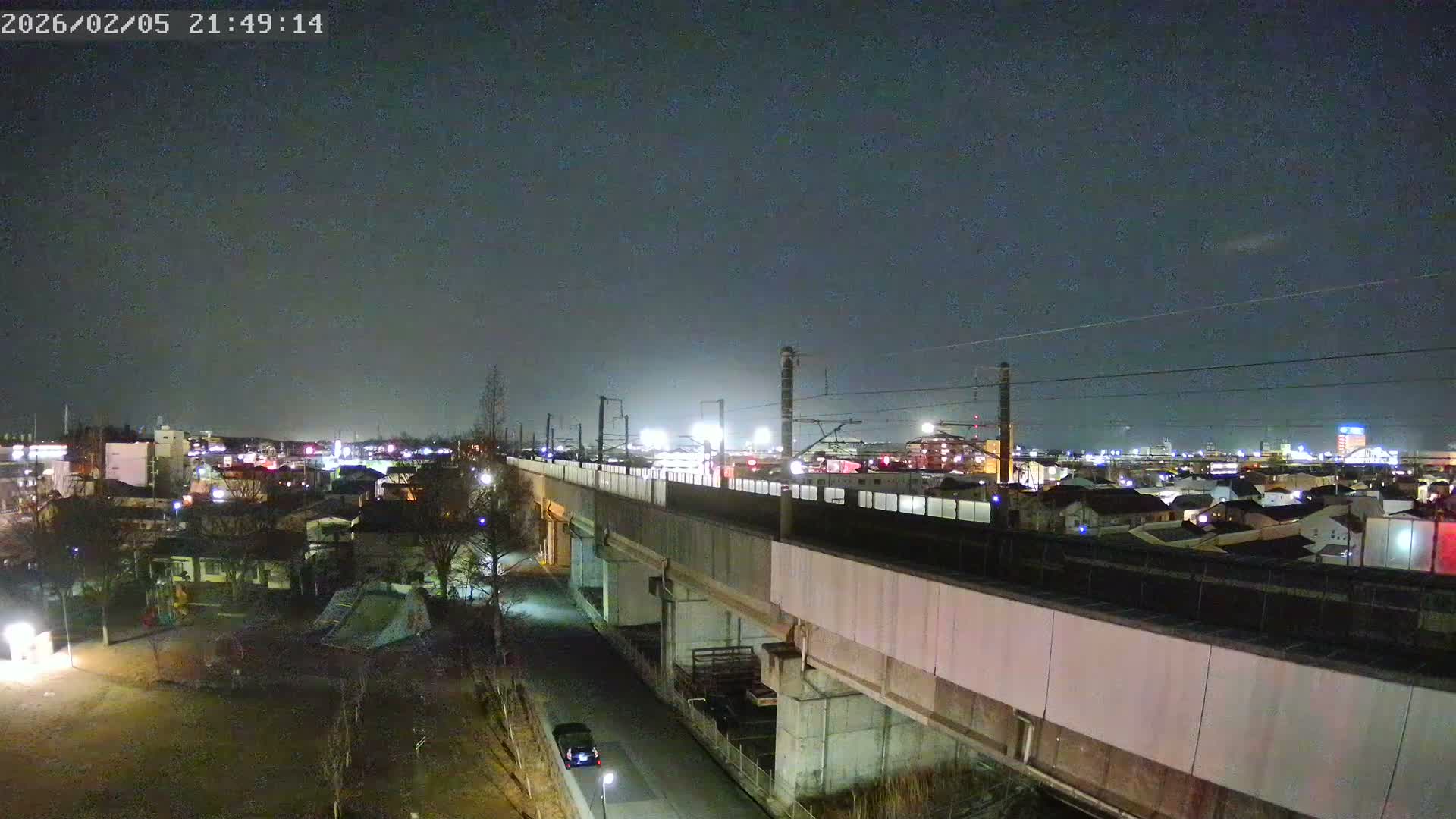 Koriyama City Skyline & Tonoku / Akita Shinkansen ( Bullet Train ) Viaduct ( 郡山市街のスカイラインと東濃・秋田新幹線高架橋 ) Live Cam - 2 Chome, Asakamachi Hidenoyama, Koriyama, Fukuşima, Tōhoku, Honshu, Japan