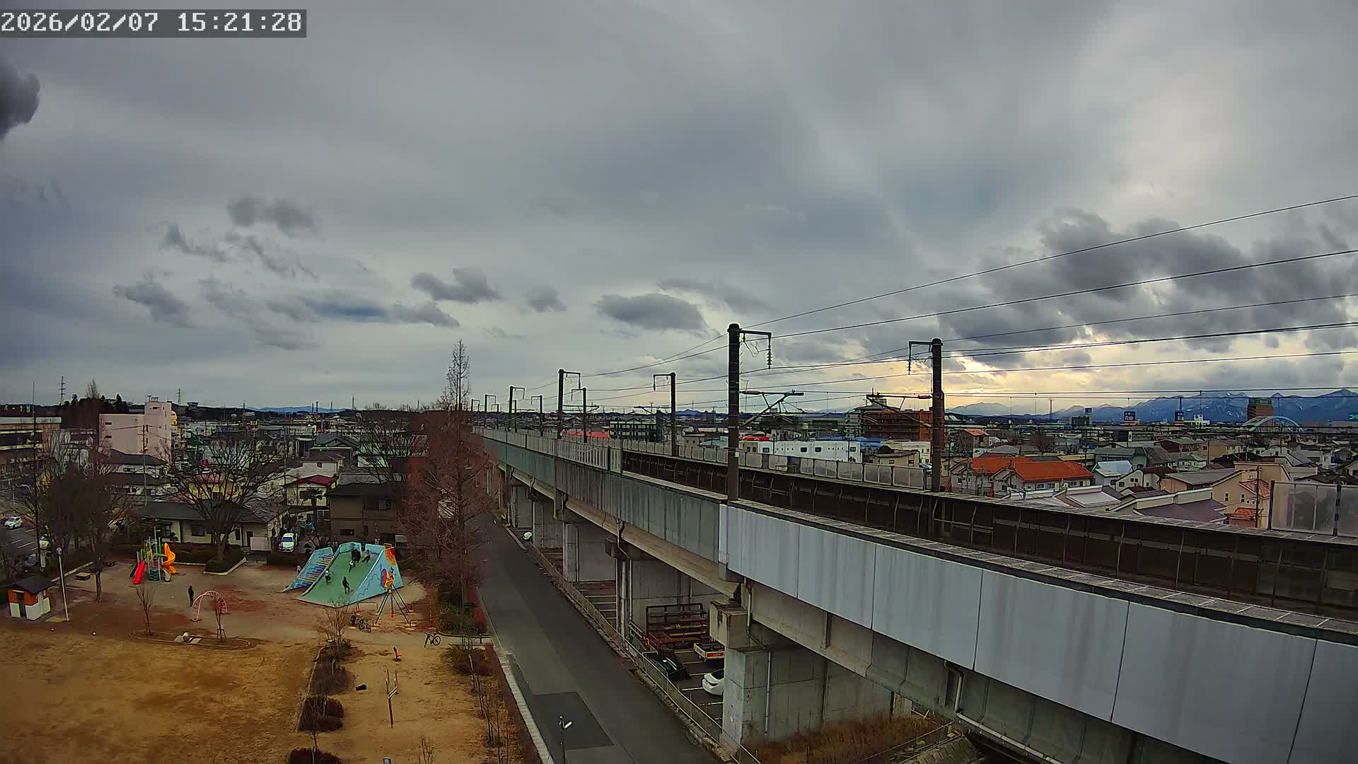 Koriyama City Skyline & Tonoku / Akita Shinkansen ( Bullet Train ) Viaduct ( 郡山市街のスカイラインと東濃・秋田新幹線高架橋 ) Live Cam - 2 Chome, Asakamachi Hidenoyama, Koriyama, Fukuşima, Tōhoku, Honshu, Japan