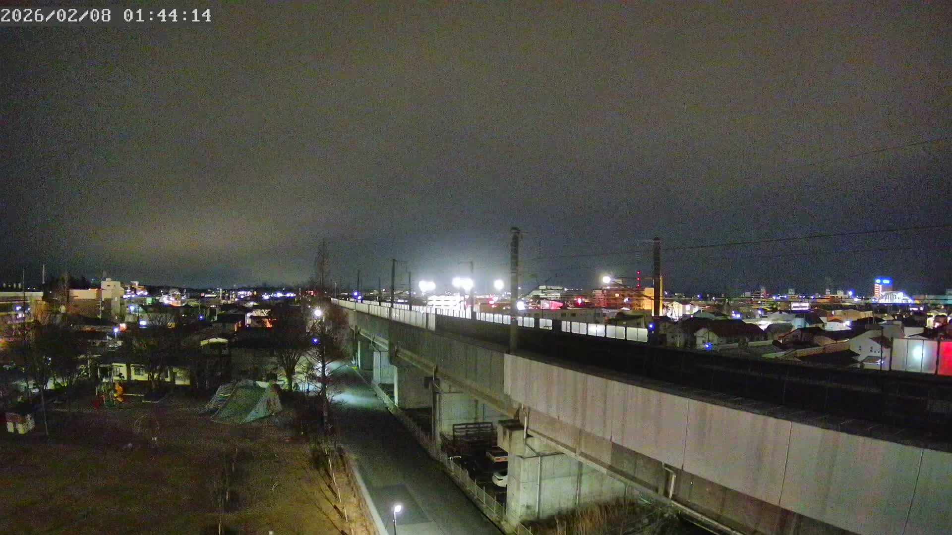 Koriyama City Skyline & Tonoku / Akita Shinkansen ( Bullet Train ) Viaduct ( 郡山市街のスカイラインと東濃・秋田新幹線高架橋 ) Live Cam - 2 Chome, Asakamachi Hidenoyama, Koriyama, Fukuşima, Tōhoku, Honshu, Japan