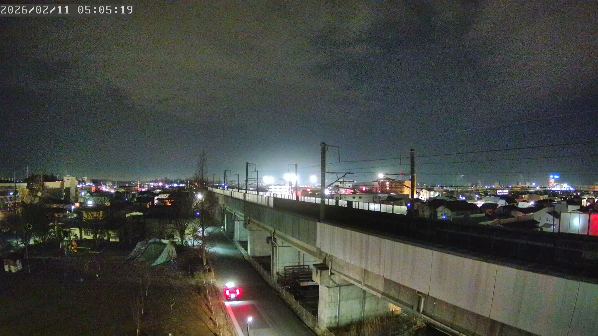 Koriyama City Skyline & Tonoku / Akita Shinkansen ( Bullet Train ) Viaduct ( 郡山市街のスカイラインと東濃・秋田新幹線高架橋 ) Live Cam - 2 Chome, Asakamachi Hidenoyama, Koriyama, Fukuşima, Tōhoku, Honshu, Japan
