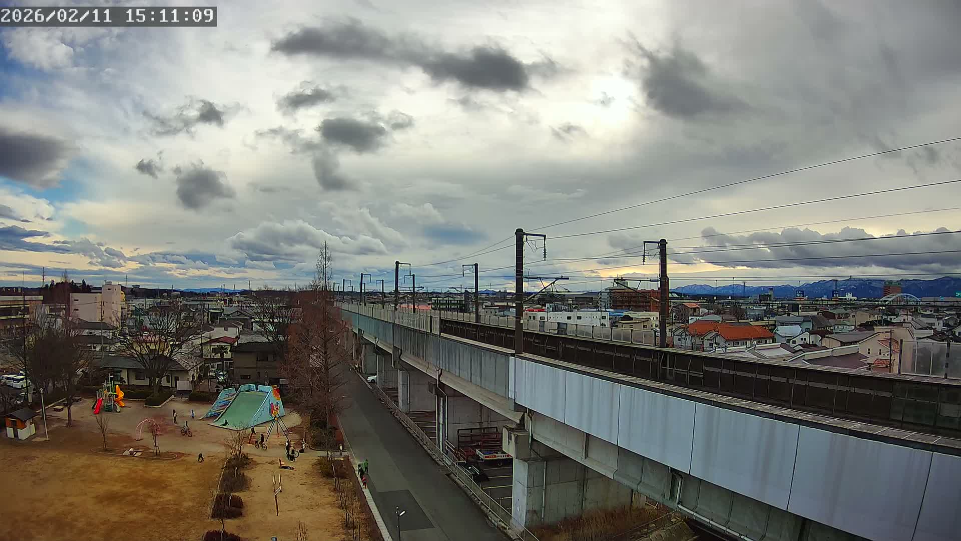 Koriyama City Skyline & Tonoku / Akita Shinkansen ( Bullet Train ) Viaduct ( 郡山市街のスカイラインと東濃・秋田新幹線高架橋 ) Live Cam - 2 Chome, Asakamachi Hidenoyama, Koriyama, Fukuşima, Tōhoku, Honshu, Japan