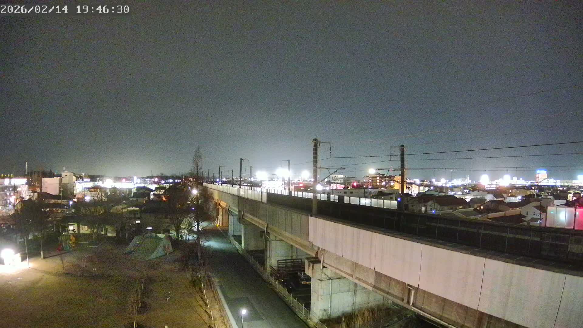 Koriyama City Skyline & Tonoku / Akita Shinkansen ( Bullet Train ) Viaduct ( 郡山市街のスカイラインと東濃・秋田新幹線高架橋 ) Live Cam - 2 Chome, Asakamachi Hidenoyama, Koriyama, Fukuşima, Tōhoku, Honshu, Japan