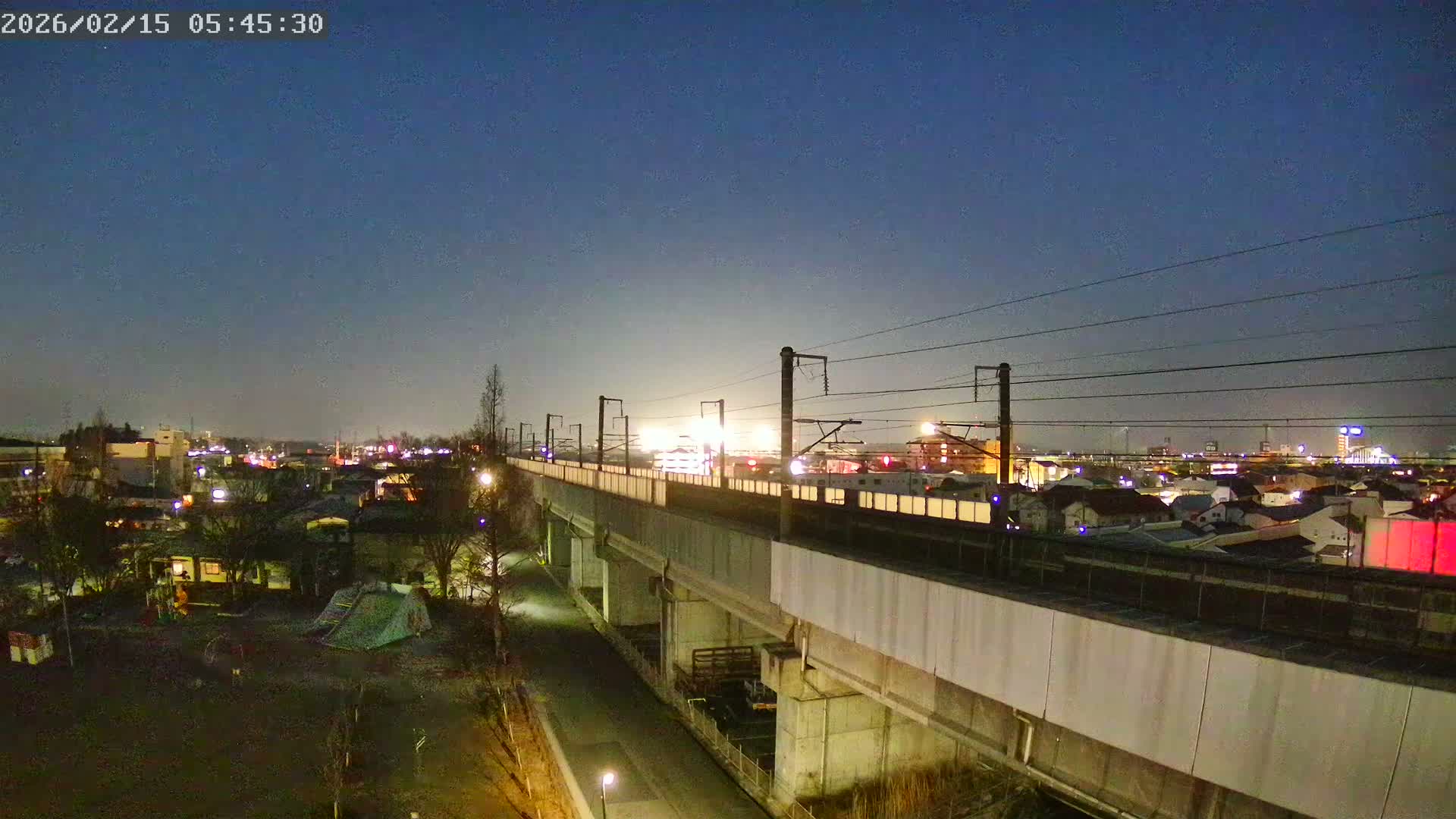 Koriyama City Skyline & Tonoku / Akita Shinkansen ( Bullet Train ) Viaduct ( 郡山市街のスカイラインと東濃・秋田新幹線高架橋 ) Live Cam - 2 Chome, Asakamachi Hidenoyama, Koriyama, Fukuşima, Tōhoku, Honshu, Japan