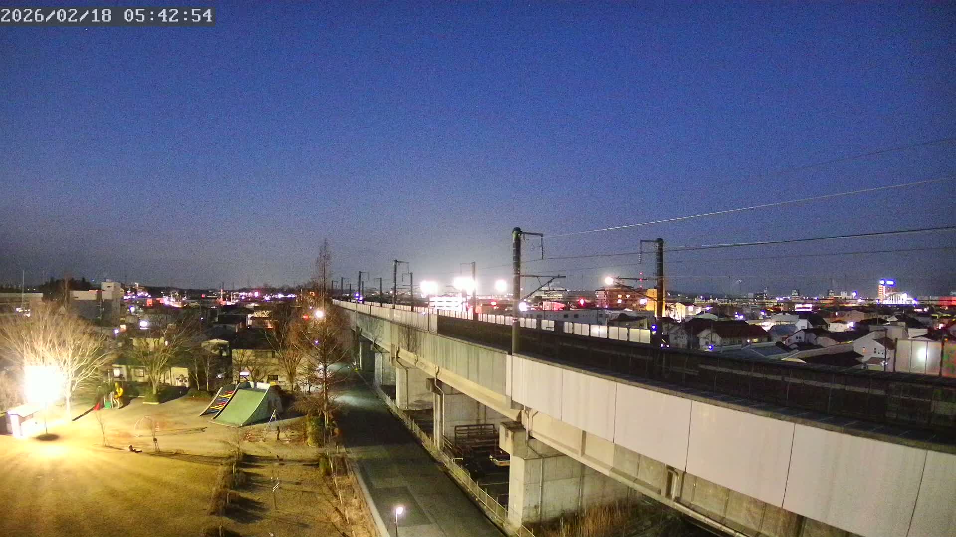 Koriyama City Skyline & Tonoku / Akita Shinkansen ( Bullet Train ) Viaduct ( 郡山市街のスカイラインと東濃・秋田新幹線高架橋 ) Live Cam - 2 Chome, Asakamachi Hidenoyama, Koriyama, Fukuşima, Tōhoku, Honshu, Japan