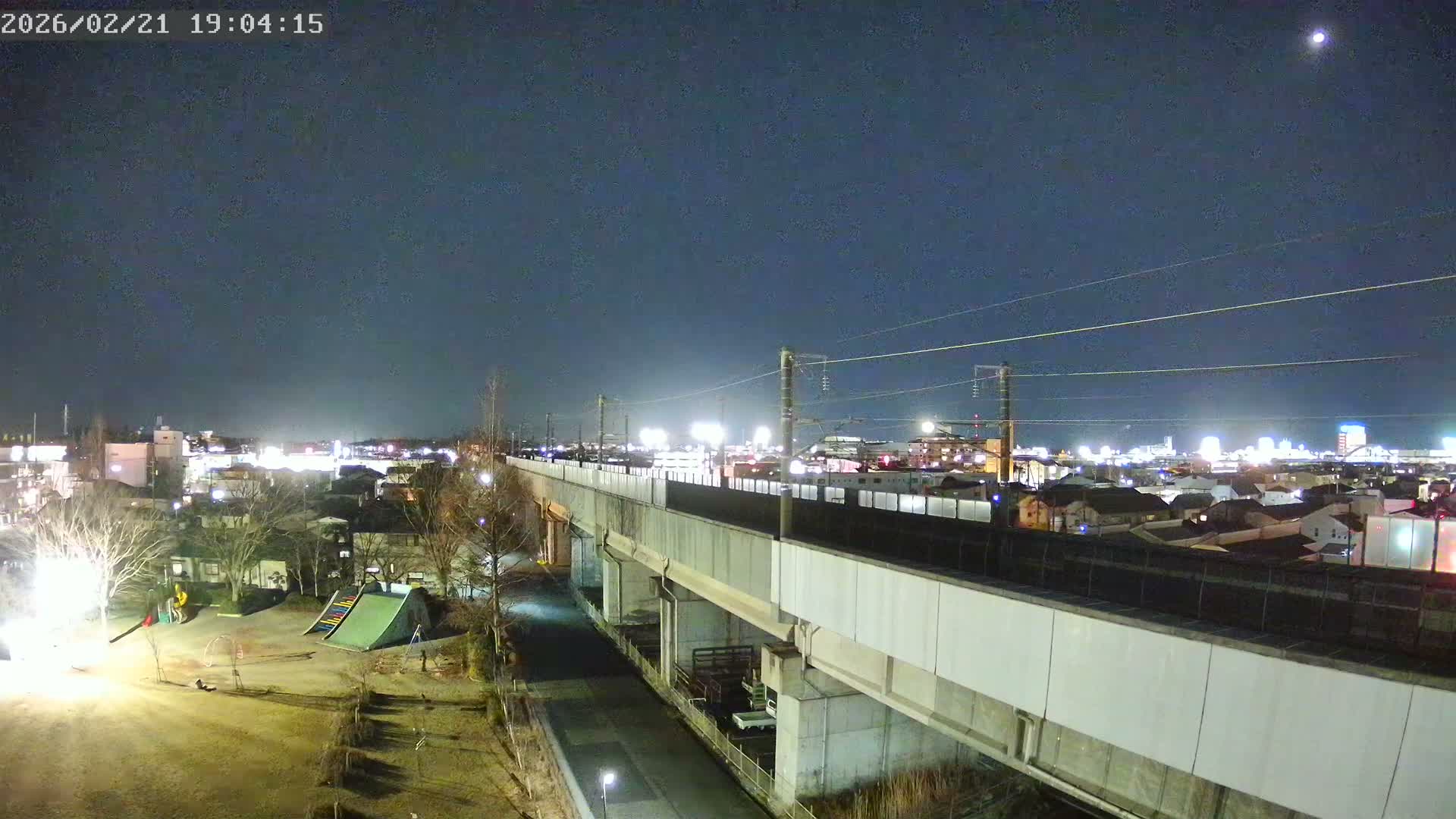 Koriyama City Skyline & Tonoku / Akita Shinkansen ( Bullet Train ) Viaduct ( 郡山市街のスカイラインと東濃・秋田新幹線高架橋 ) Live Cam - 2 Chome, Asakamachi Hidenoyama, Koriyama, Fukuşima, Tōhoku, Honshu, Japan