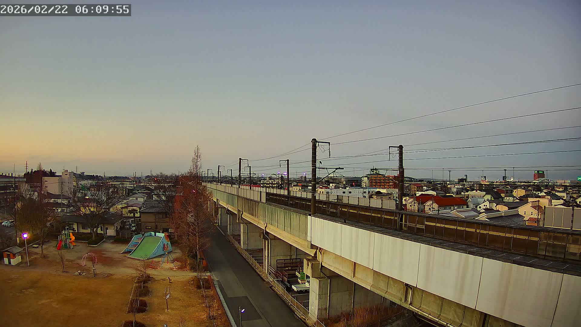 Koriyama City Skyline & Tonoku / Akita Shinkansen ( Bullet Train ) Viaduct ( 郡山市街のスカイラインと東濃・秋田新幹線高架橋 ) Live Cam - 2 Chome, Asakamachi Hidenoyama, Koriyama, Fukuşima, Tōhoku, Honshu, Japan