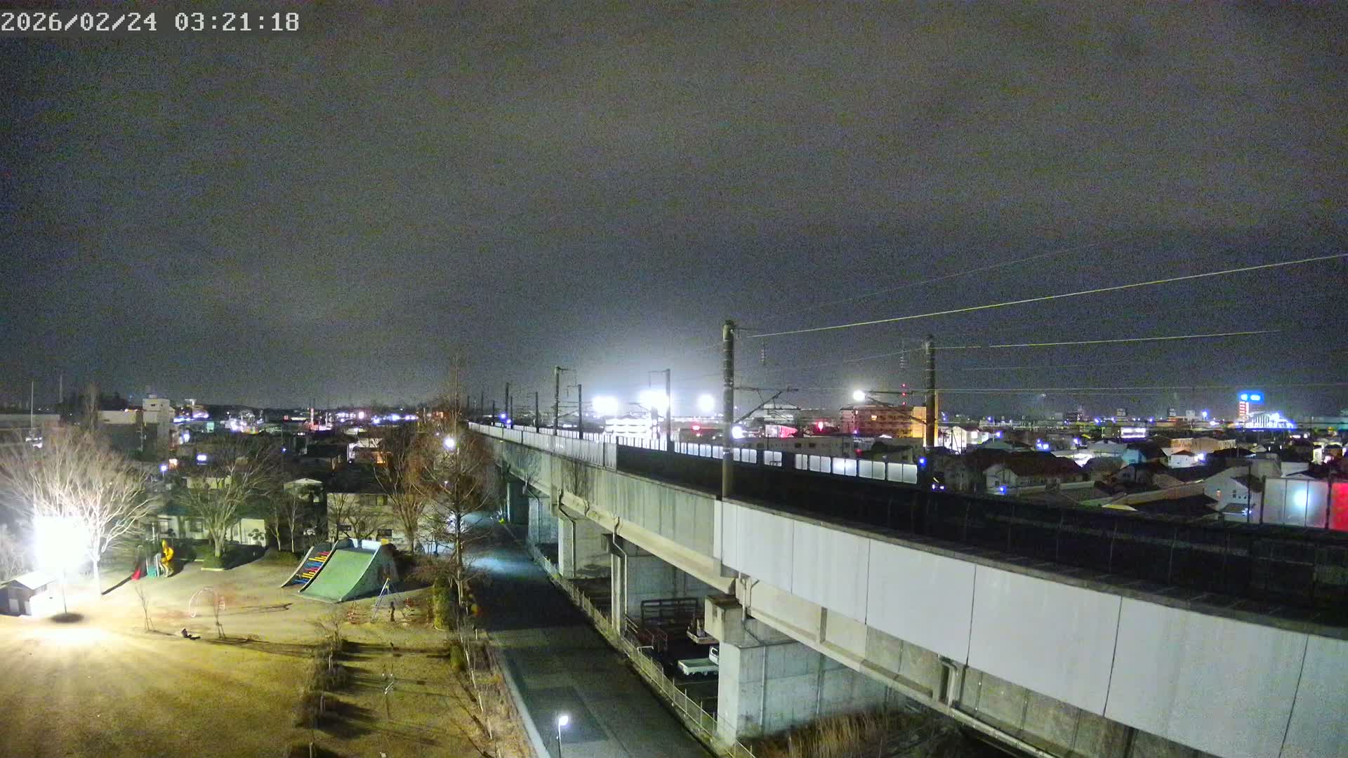 Koriyama City Skyline & Tonoku / Akita Shinkansen ( Bullet Train ) Viaduct ( 郡山市街のスカイラインと東濃・秋田新幹線高架橋 ) Live Cam - 2 Chome, Asakamachi Hidenoyama, Koriyama, Fukuşima, Tōhoku, Honshu, Japan