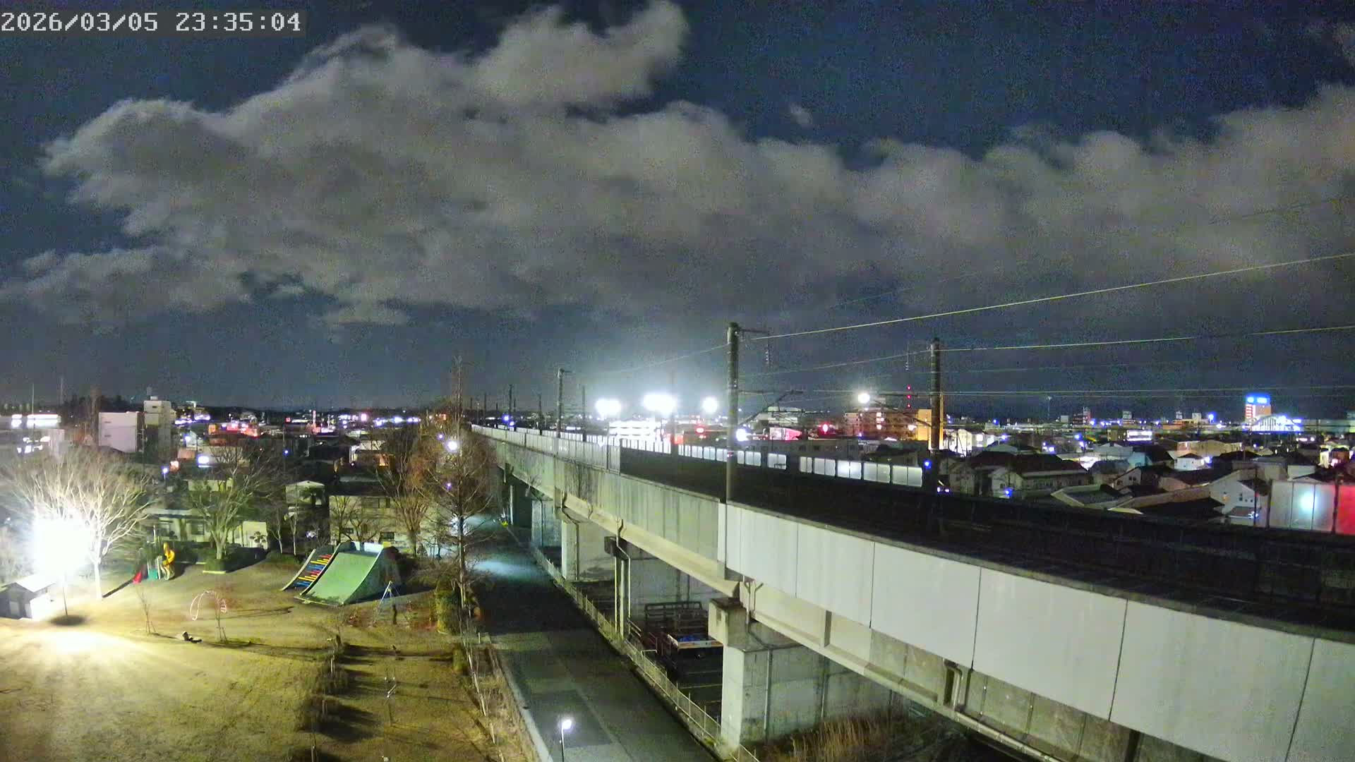 Koriyama City Skyline & Tonoku / Akita Shinkansen ( Bullet Train ) Viaduct ( 郡山市街のスカイラインと東濃・秋田新幹線高架橋 ) Live Cam - 2 Chome, Asakamachi Hidenoyama, Koriyama, Fukuşima, Tōhoku, Honshu, Japan
