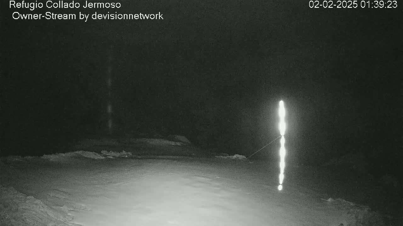 Picos de Europa Mountain Range Collado Jermoso Refuge Live Cam - León, Castila&Leon, Spain