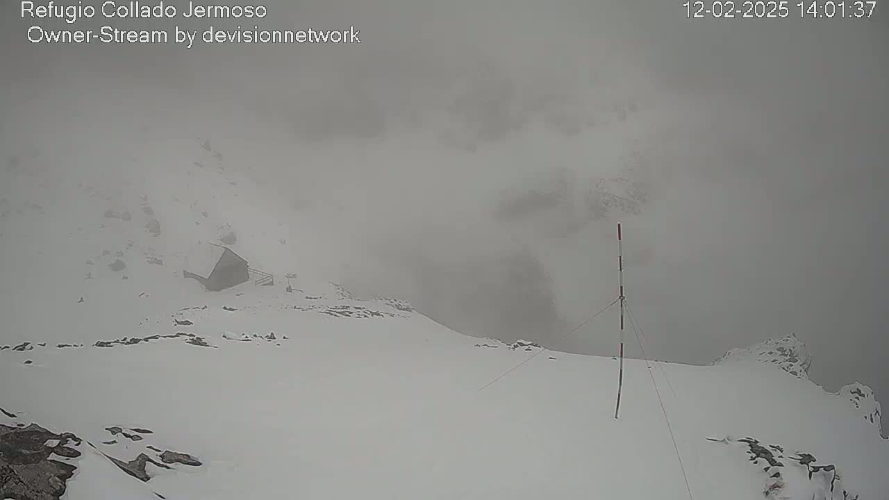 Picos de Europa Mountain Range Collado Jermoso Refuge Live Cam - León, Castila&Leon, Spain