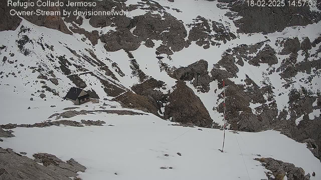 Picos de Europa Mountain Range Collado Jermoso Refuge Live Cam - León, Castila&Leon, Spain
