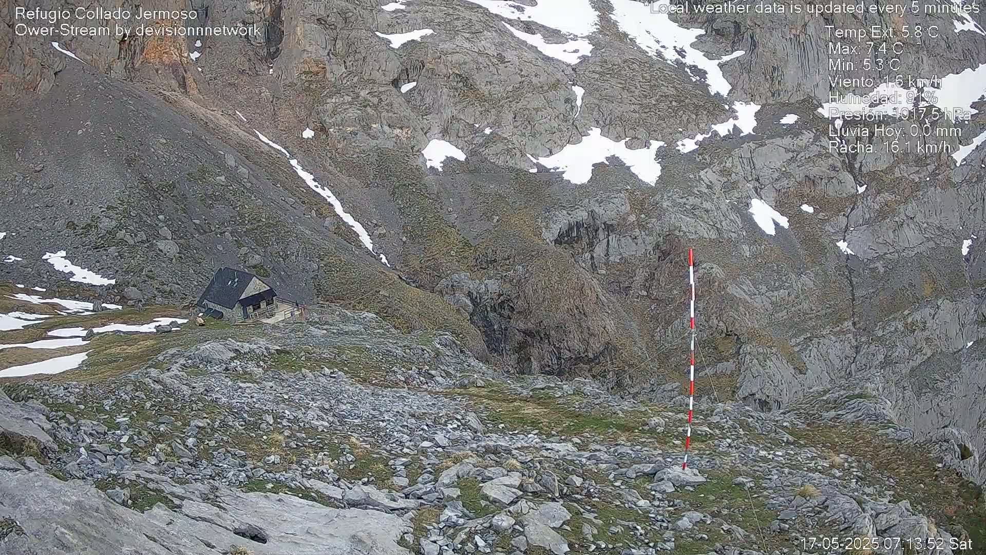 Picos de Europa Mountain Range Collado Jermoso Refuge Live Cam - León, Castila&Leon, Spain