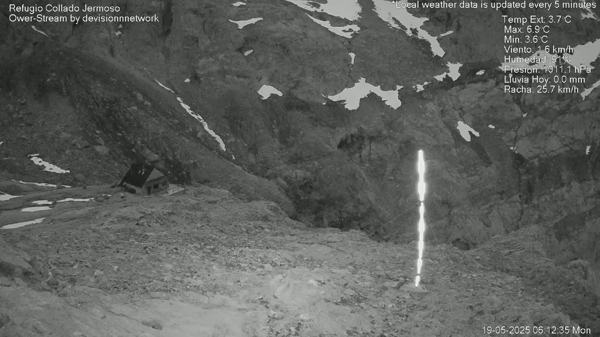 Picos de Europa Mountain Range Collado Jermoso Refuge Live Cam - León, Castila&Leon, Spain