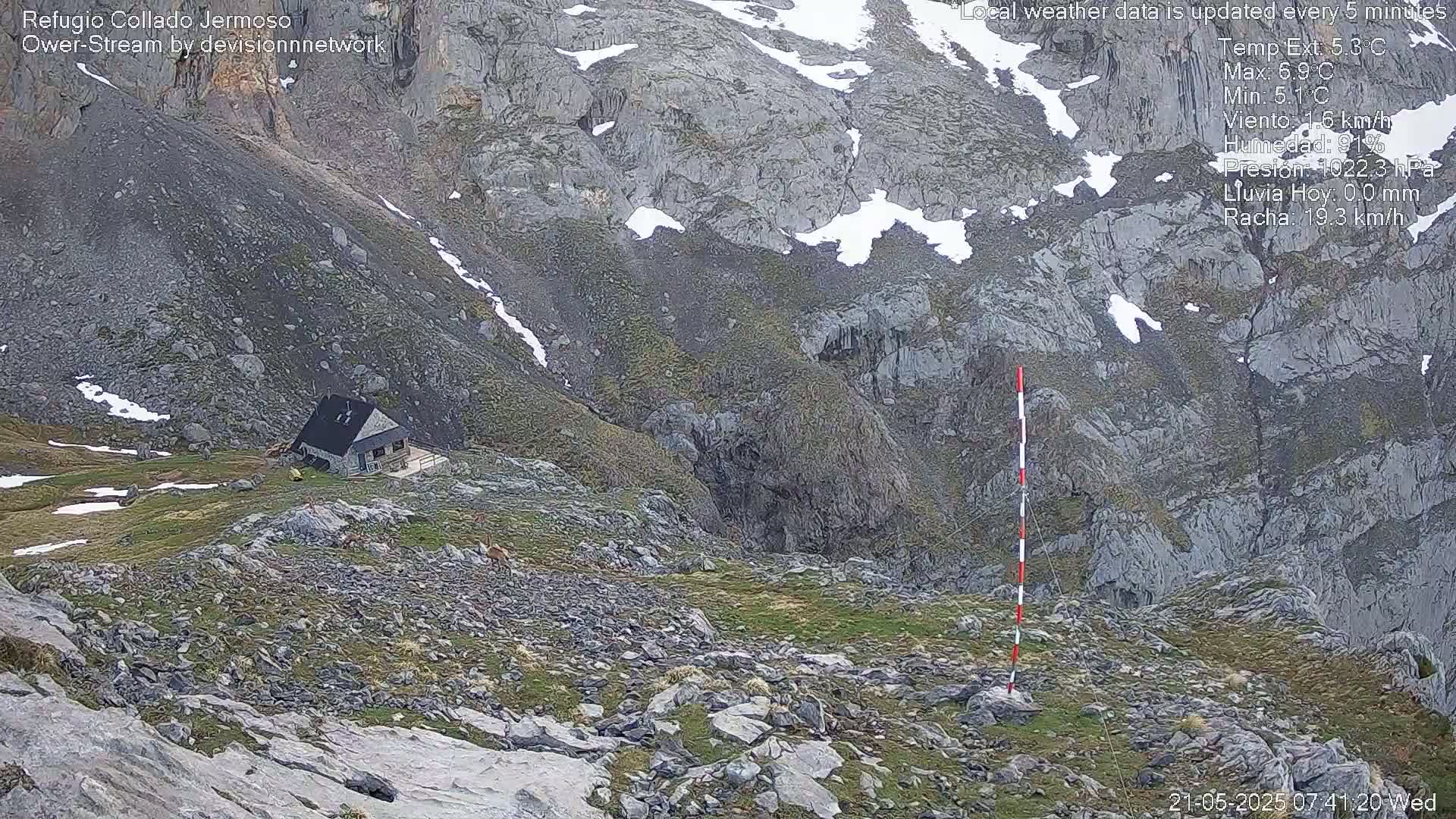 Picos de Europa Mountain Range Collado Jermoso Refuge Live Cam - León, Castila&Leon, Spain