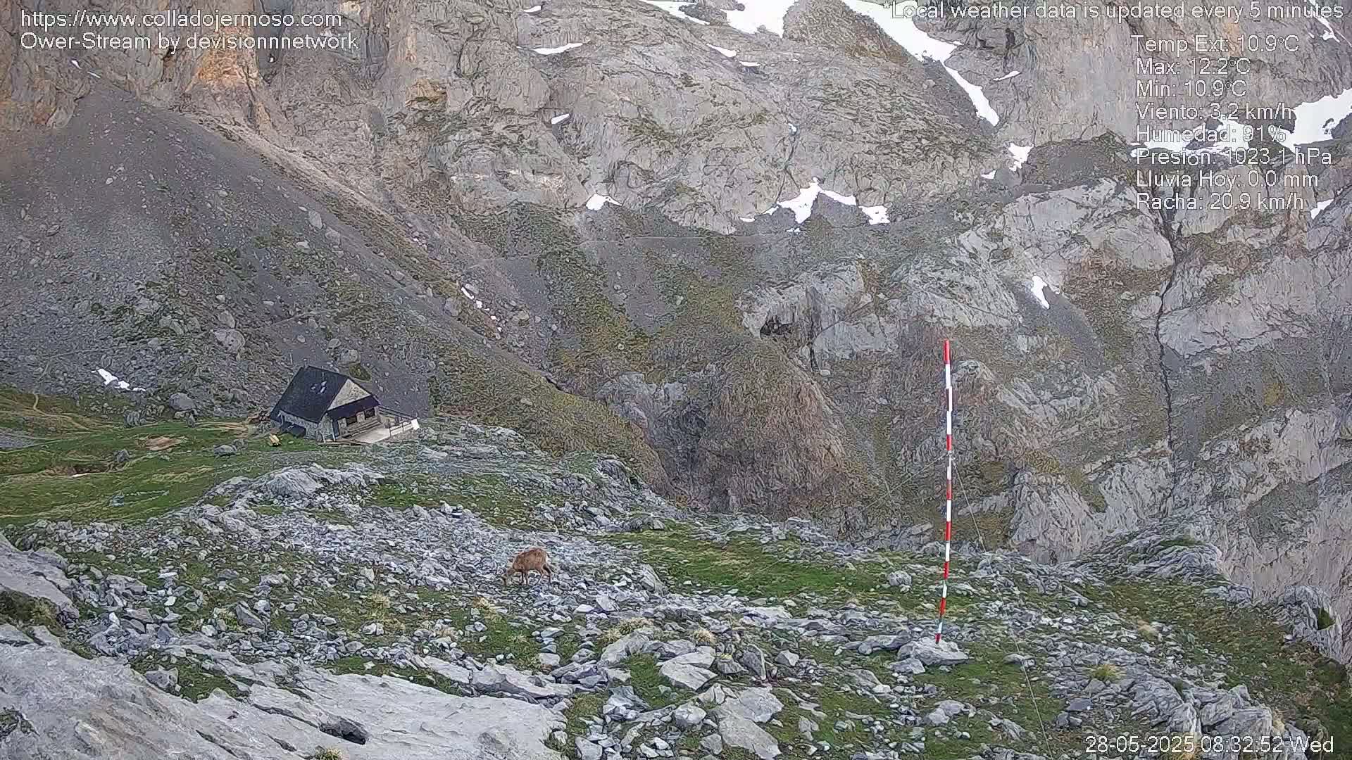 Picos de Europa Mountain Range Collado Jermoso Refuge Live Cam - León, Castila&Leon, Spain