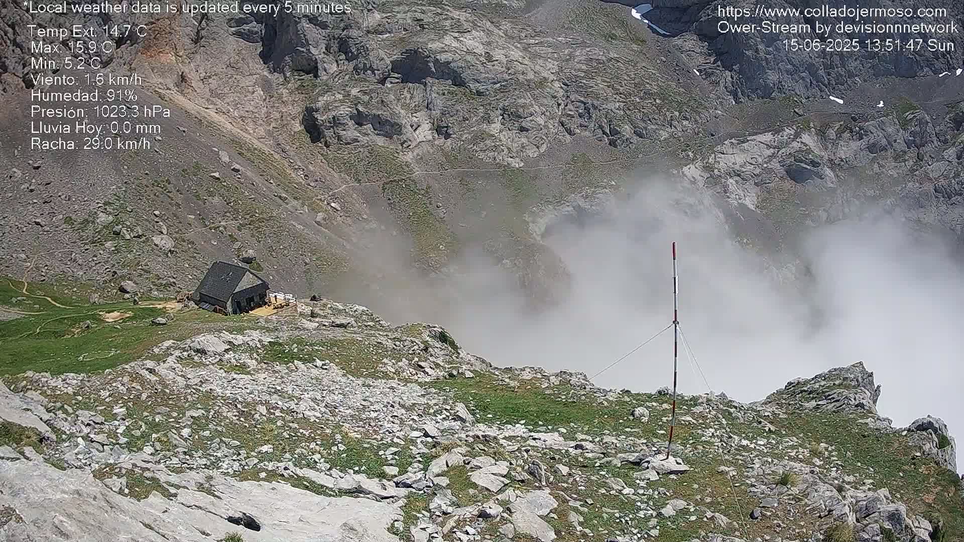 Picos de Europa Mountain Range Collado Jermoso Refuge Live Cam - León, Castila&Leon, Spain