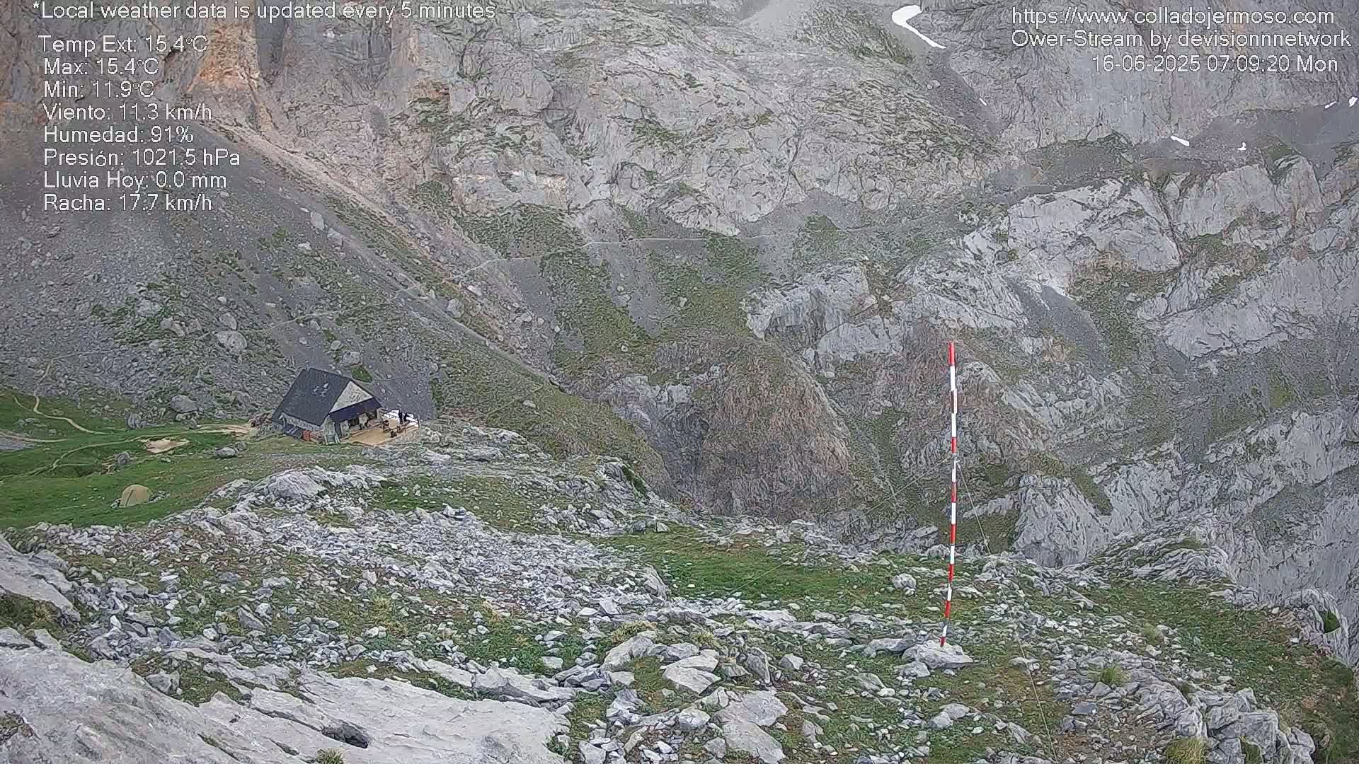 Picos de Europa Mountain Range Collado Jermoso Refuge Live Cam - León, Castila&Leon, Spain