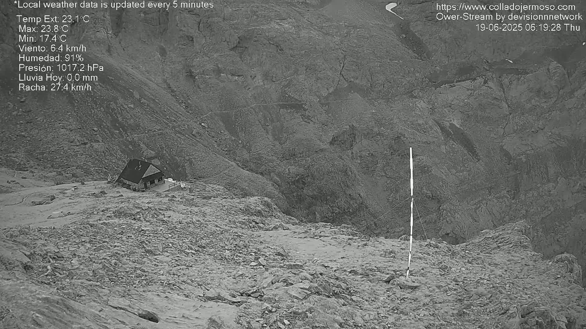 Picos de Europa Mountain Range Collado Jermoso Refuge Live Cam - León, Castila&Leon, Spain