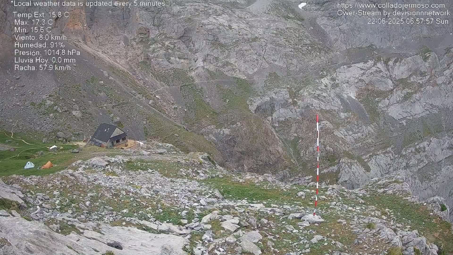 Picos de Europa Mountain Range Collado Jermoso Refuge Live Cam - León, Castila&Leon, Spain