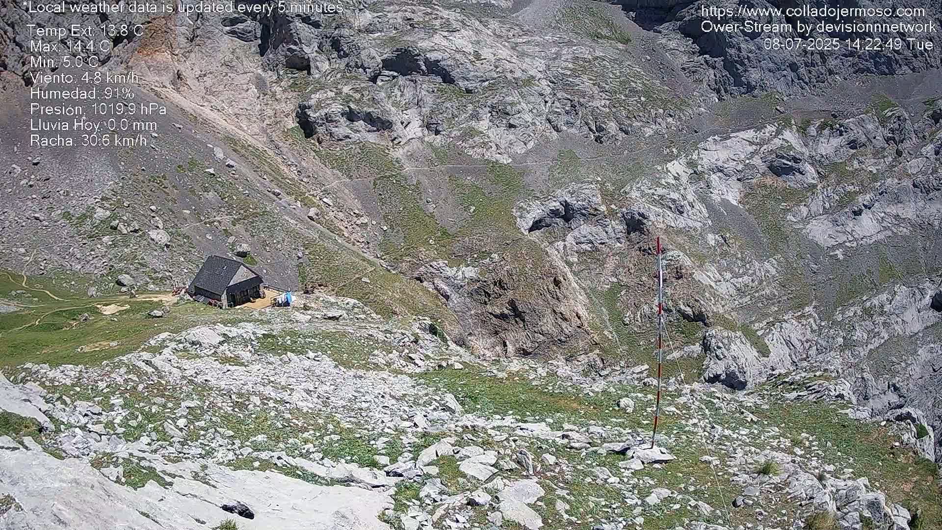 Picos de Europa Mountain Range Collado Jermoso Refuge Live Cam - León, Castila&Leon, Spain
