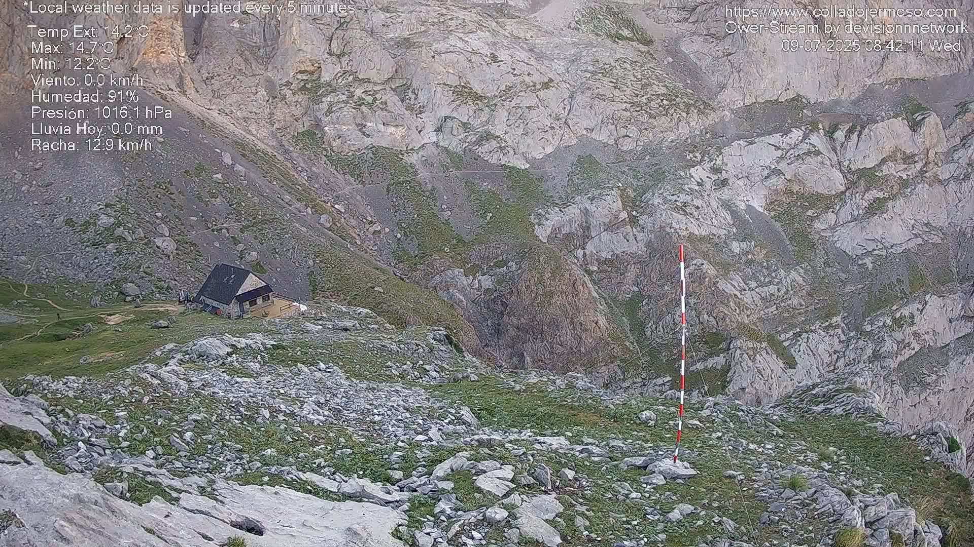 Picos de Europa Mountain Range Collado Jermoso Refuge Live Cam - León, Castila&Leon, Spain