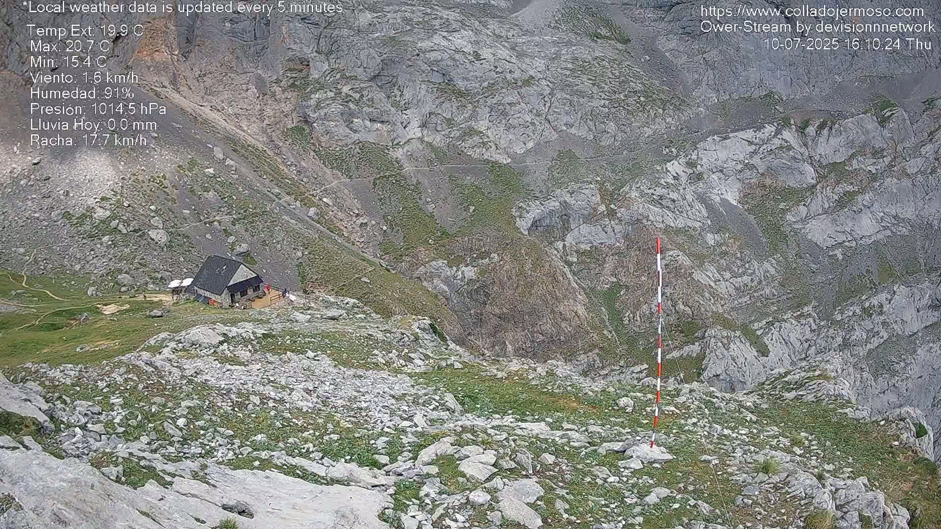 Picos de Europa Mountain Range Collado Jermoso Refuge Live Cam - León, Castila&Leon, Spain
