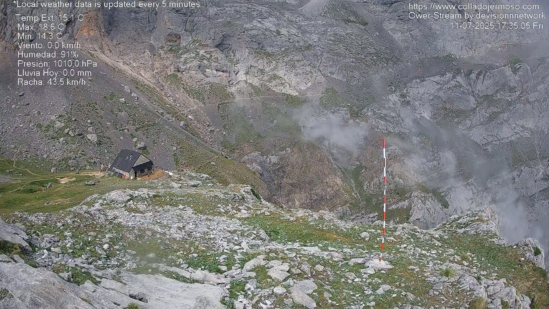 Picos de Europa Mountain Range Collado Jermoso Refuge Live Cam - León, Castila&Leon, Spain