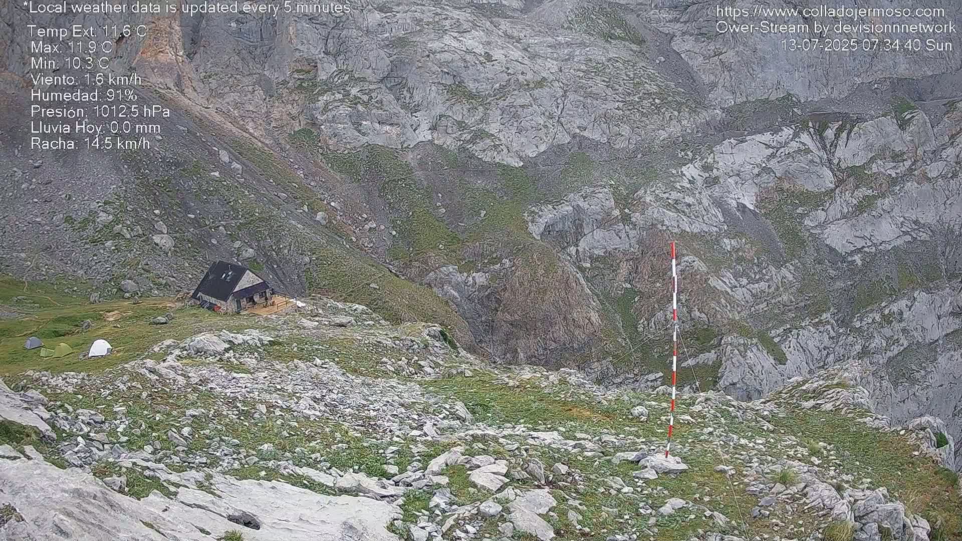 Picos de Europa Mountain Range Collado Jermoso Refuge Live Cam - León, Castila&Leon, Spain