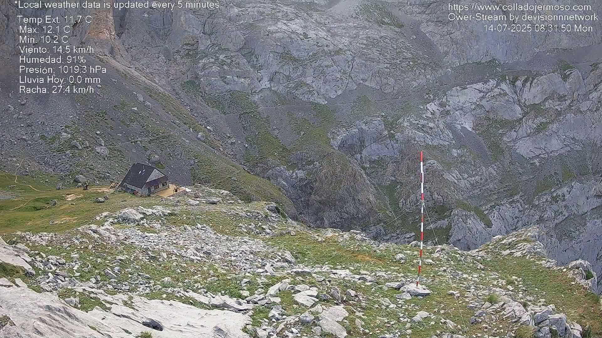 Picos de Europa Mountain Range Collado Jermoso Refuge Live Cam - León, Castila&Leon, Spain