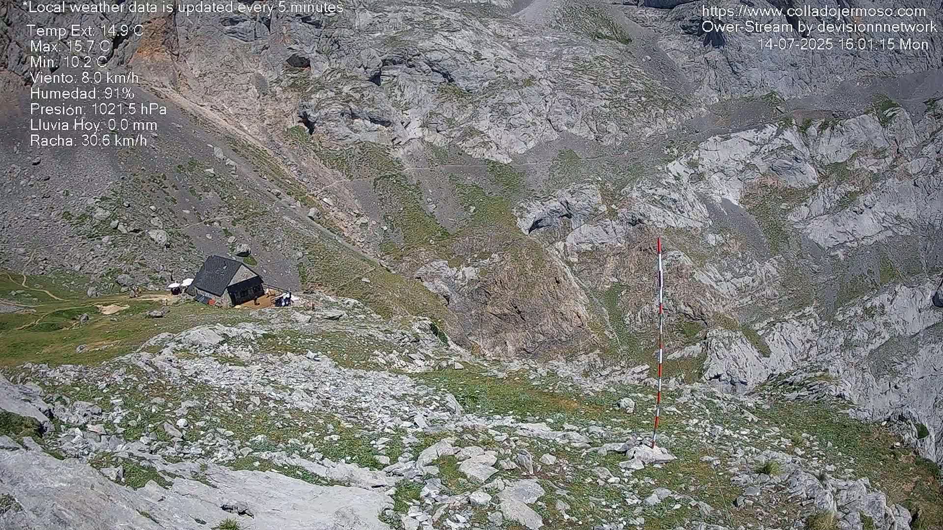 Picos de Europa Mountain Range Collado Jermoso Refuge Live Cam - León, Castila&Leon, Spain
